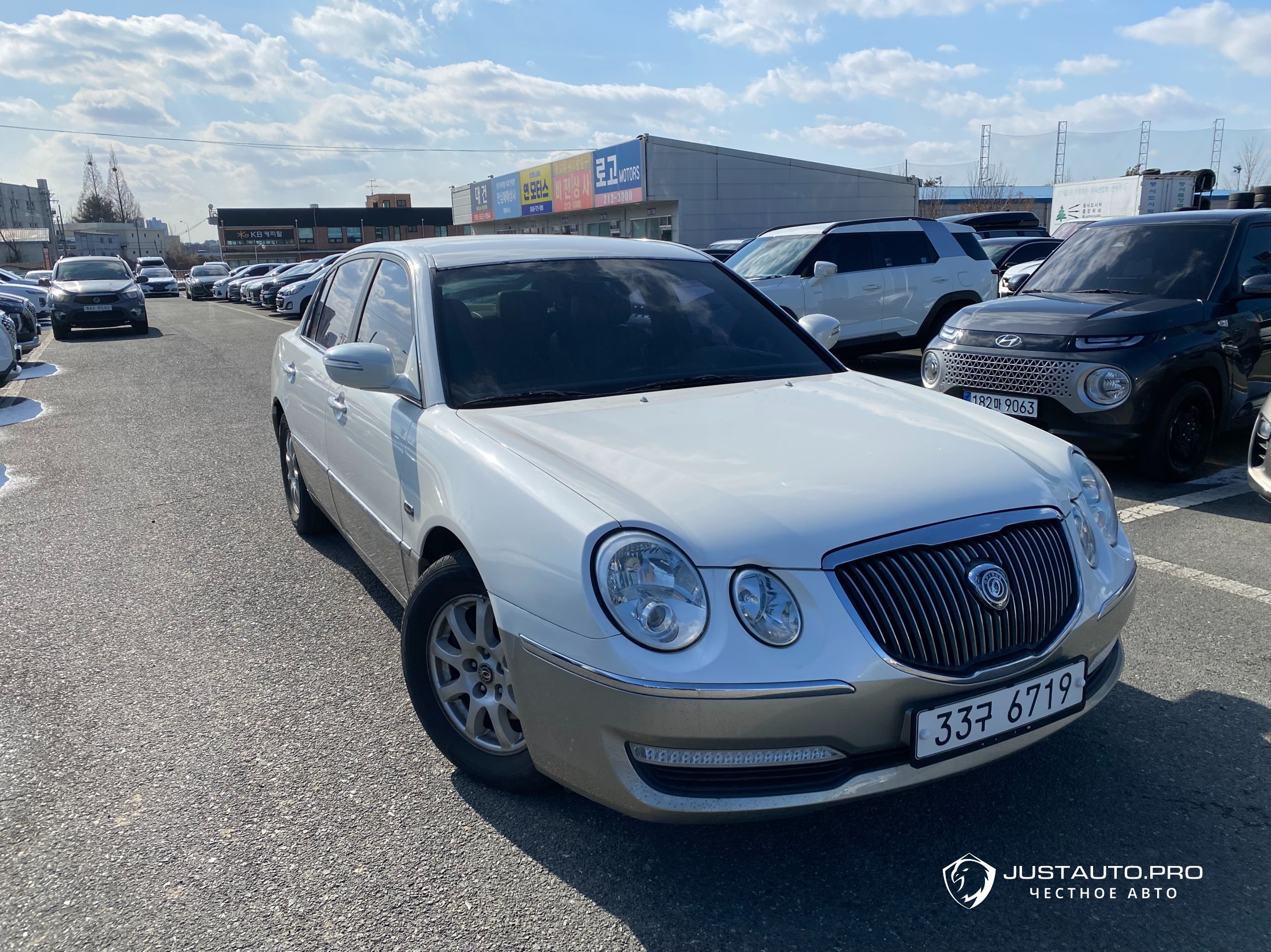 Автомобиль Kia OPIRUS