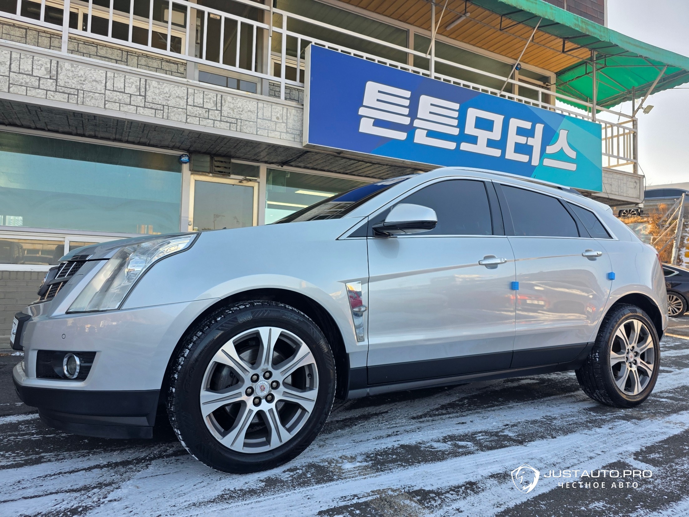 Автомобиль Cadillac SRX