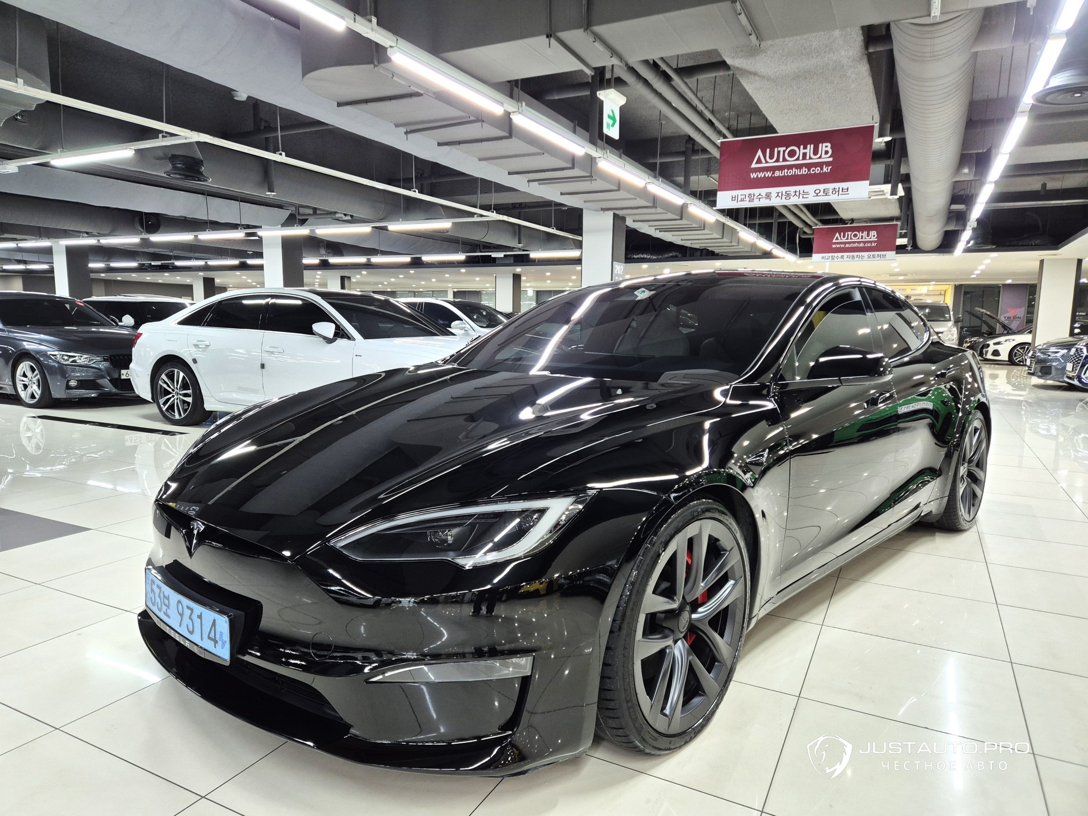 Автомобиль Tesla Model S