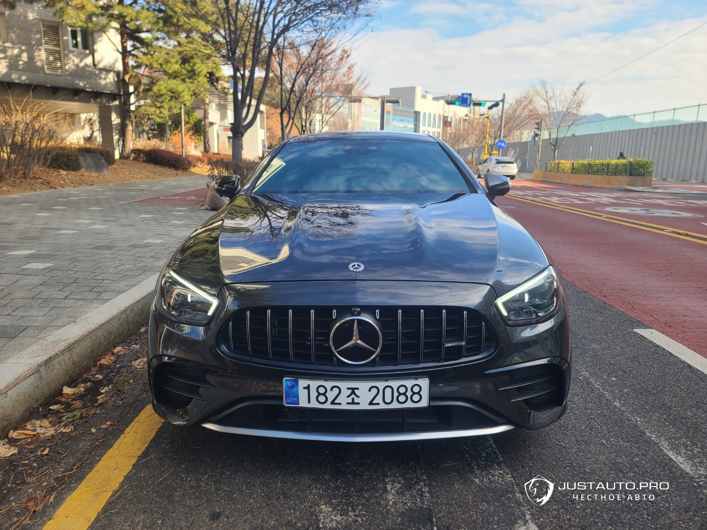 Автомобиль Mercedes-Benz E-Class