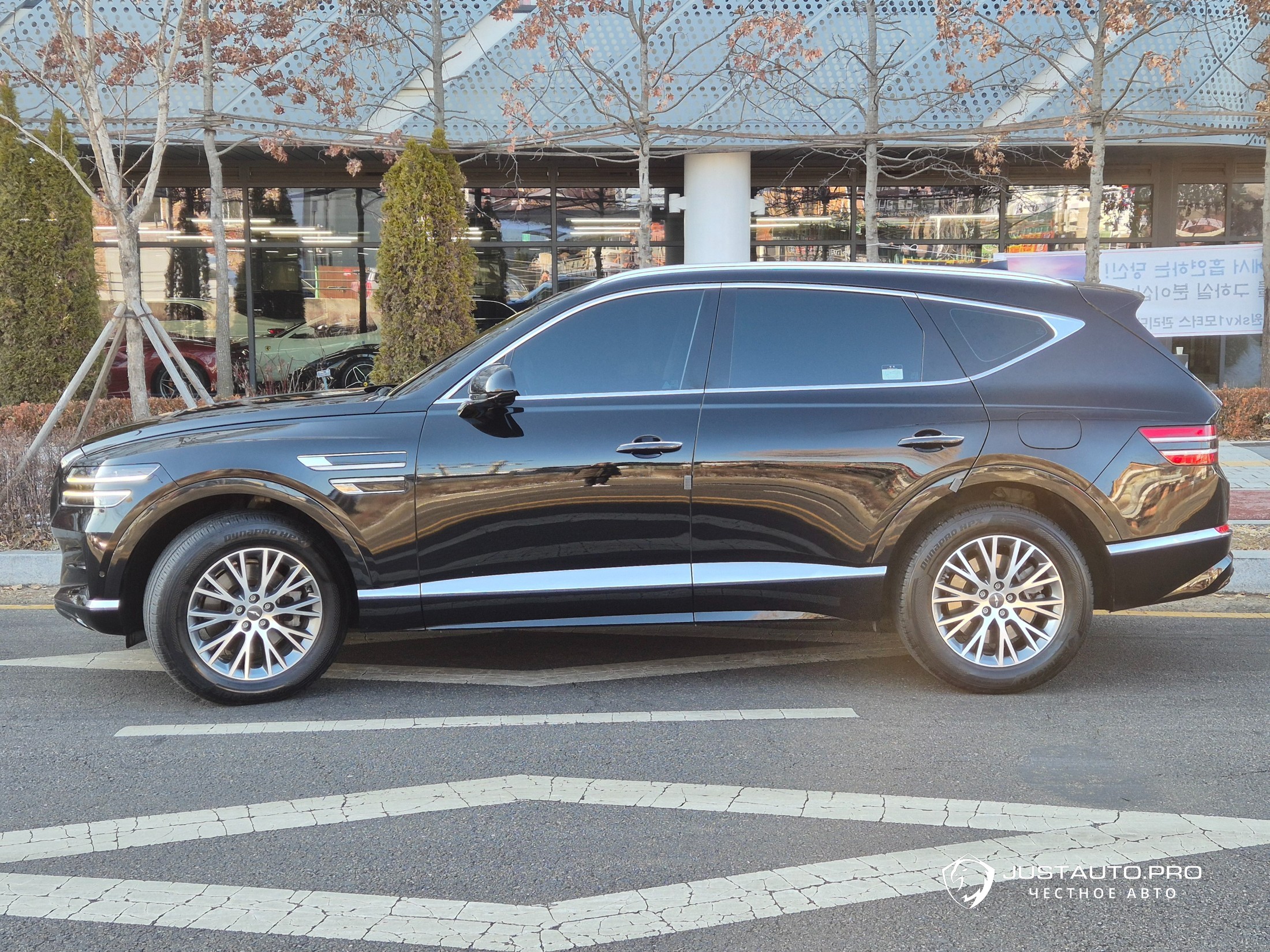 Автомобиль Genesis GV80