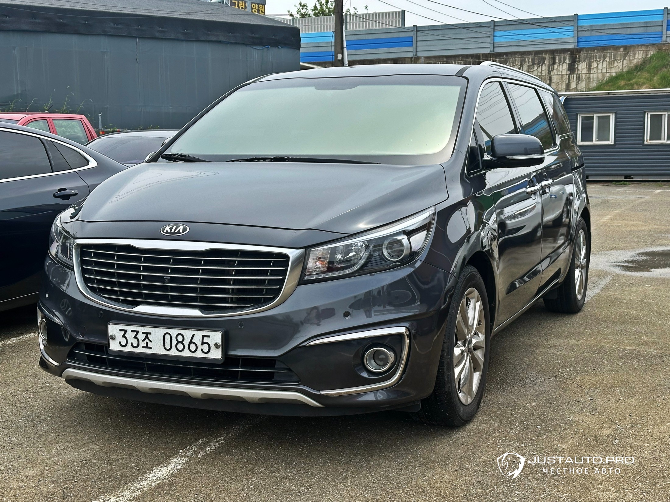 Автомобиль Kia Canival
