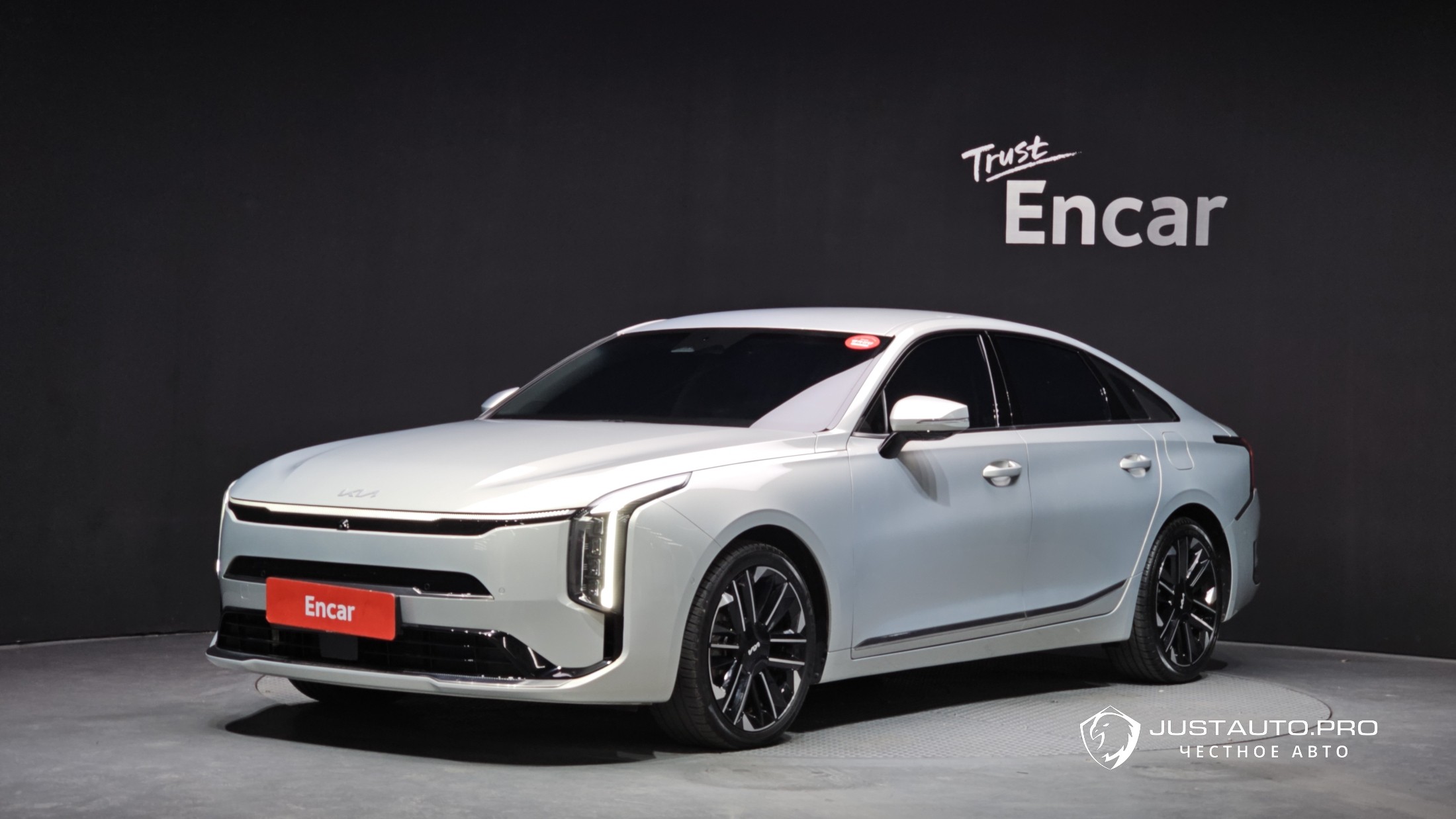 Автомобиль Kia K8