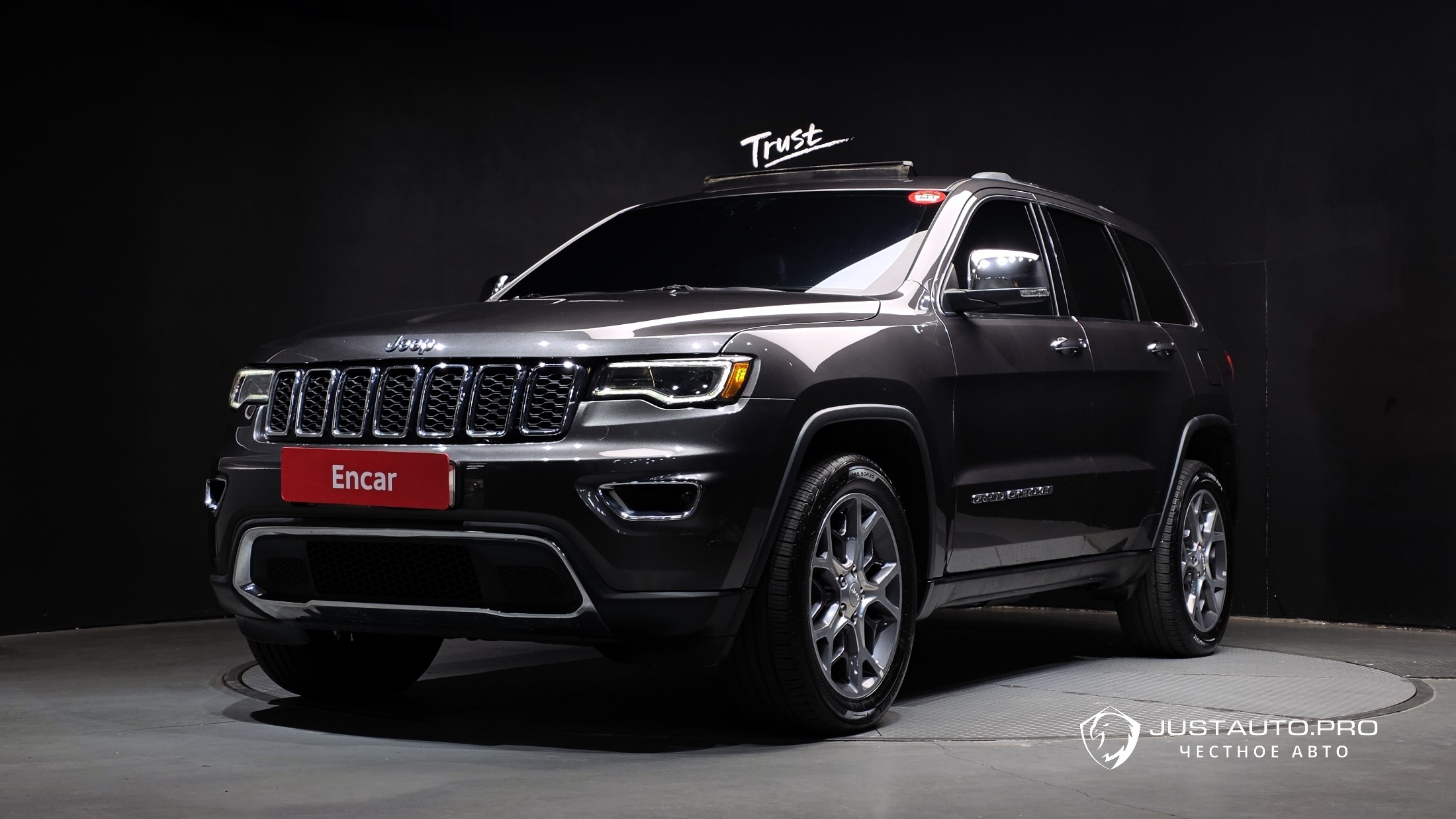 Автомобиль Jeep Cherokee