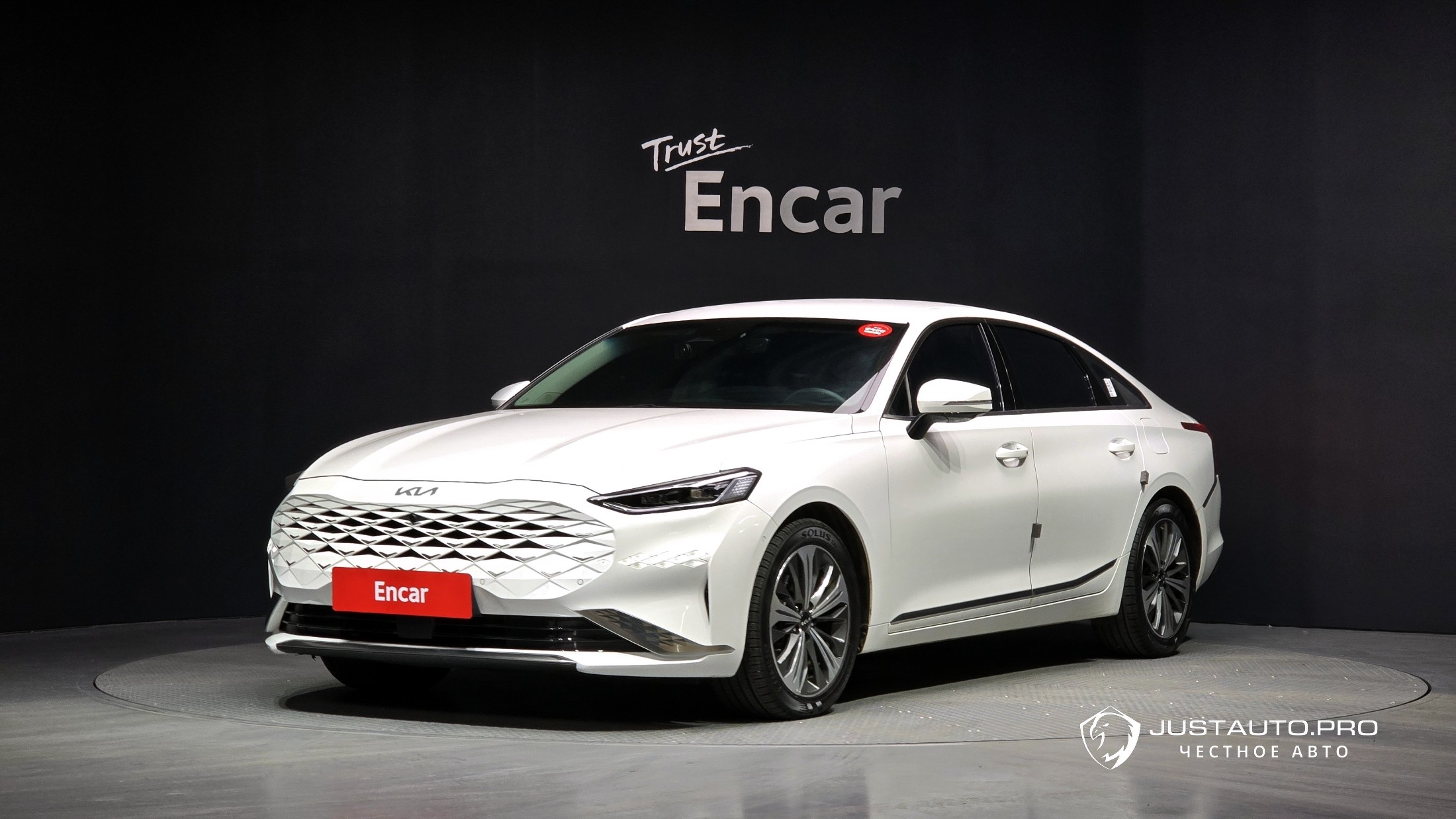 Автомобиль Kia K8