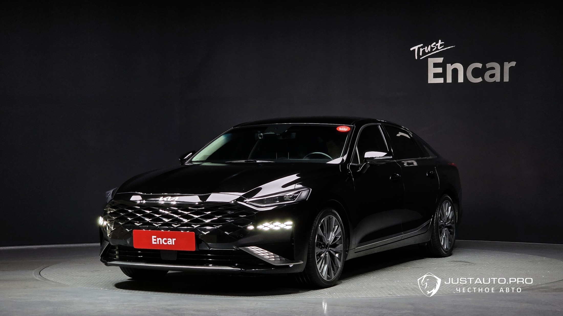 Автомобиль Kia K8