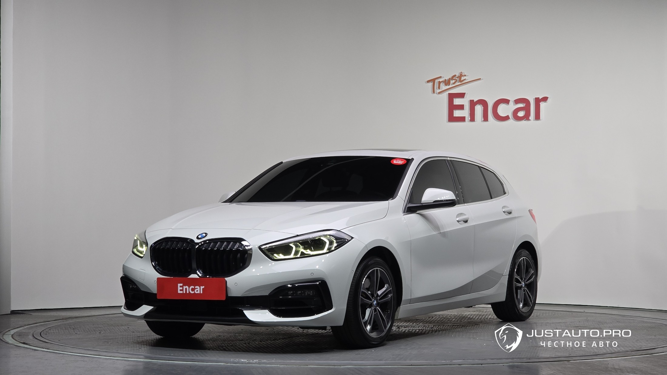 Автомобиль BMW 1-Series