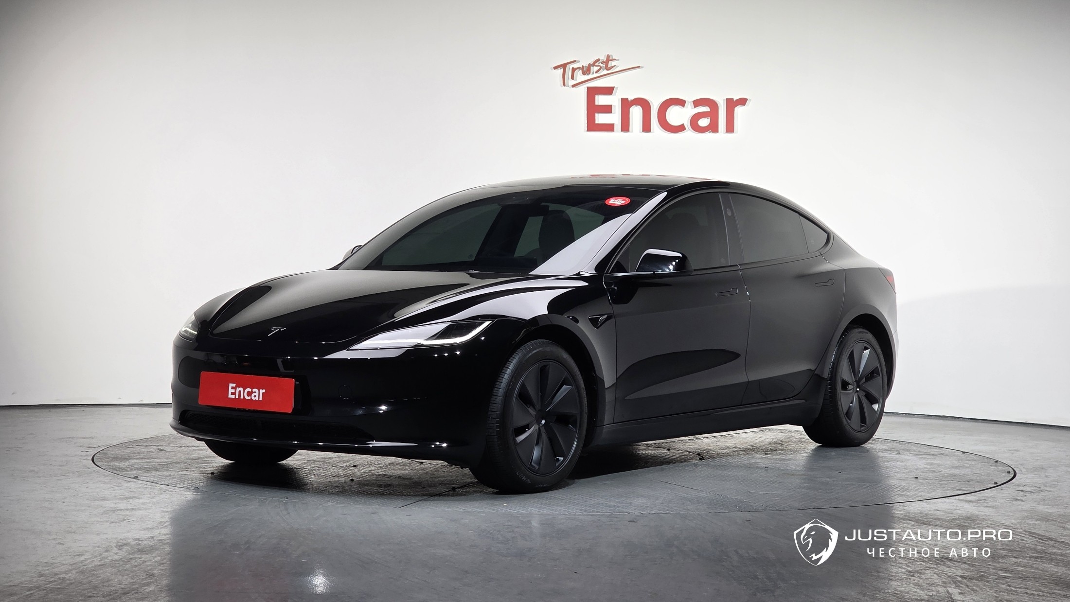 Автомобиль Tesla Model 3