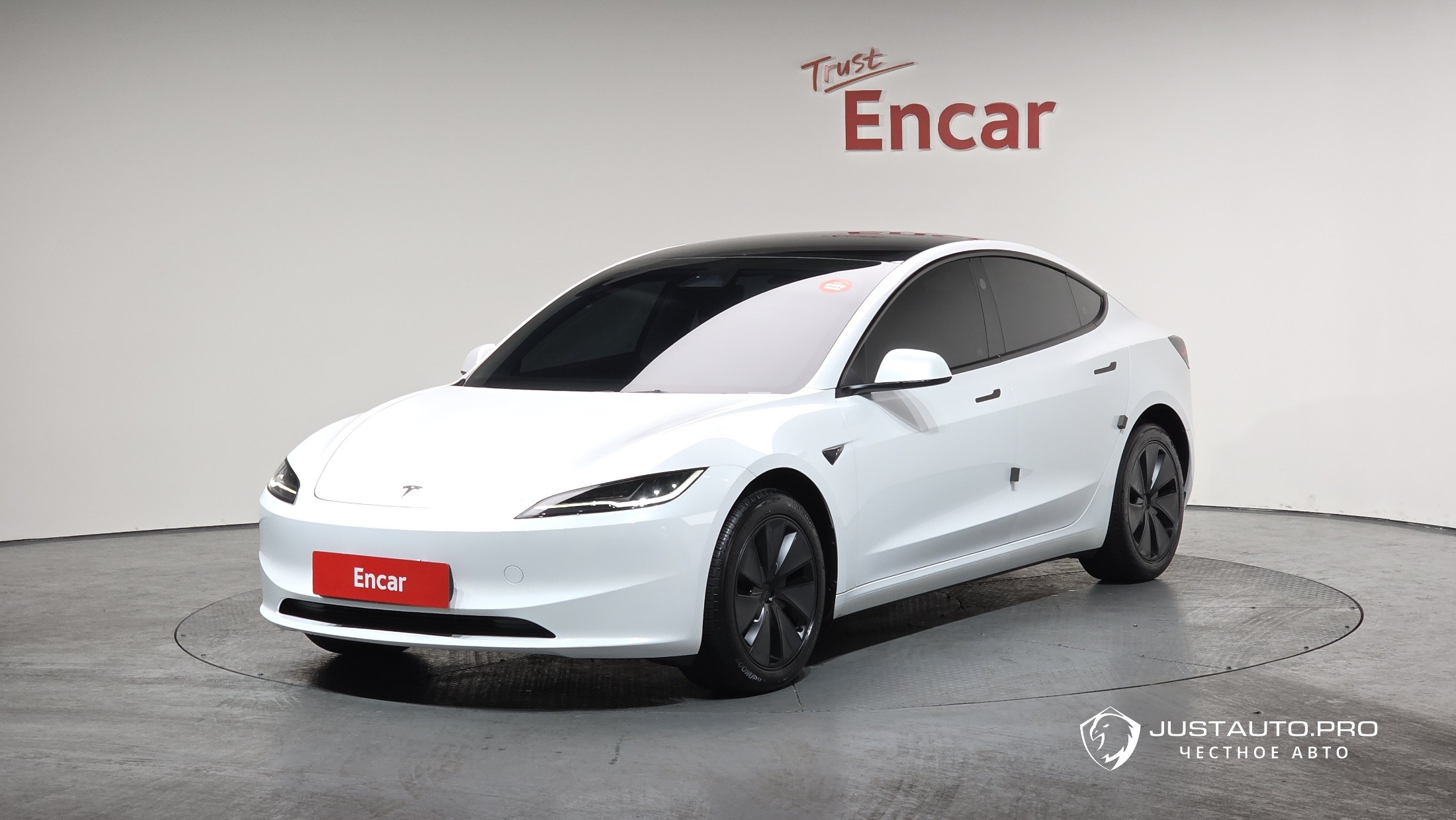 Автомобиль Tesla Model 3