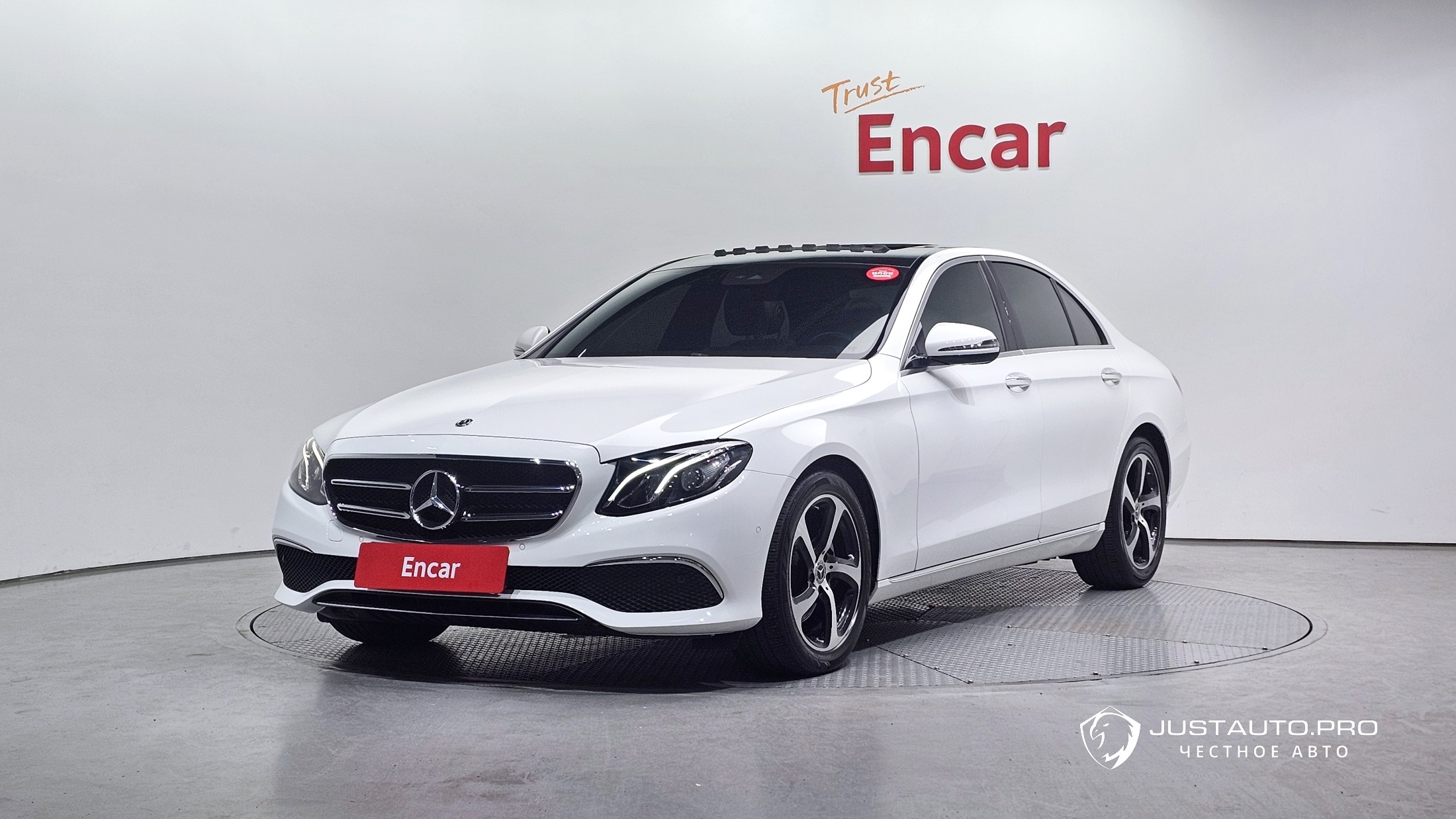 Автомобиль Mercedes-Benz E-Class