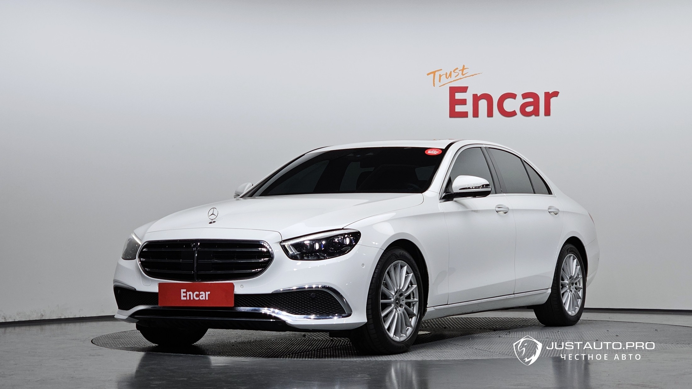 Автомобиль Mercedes-Benz E-Class