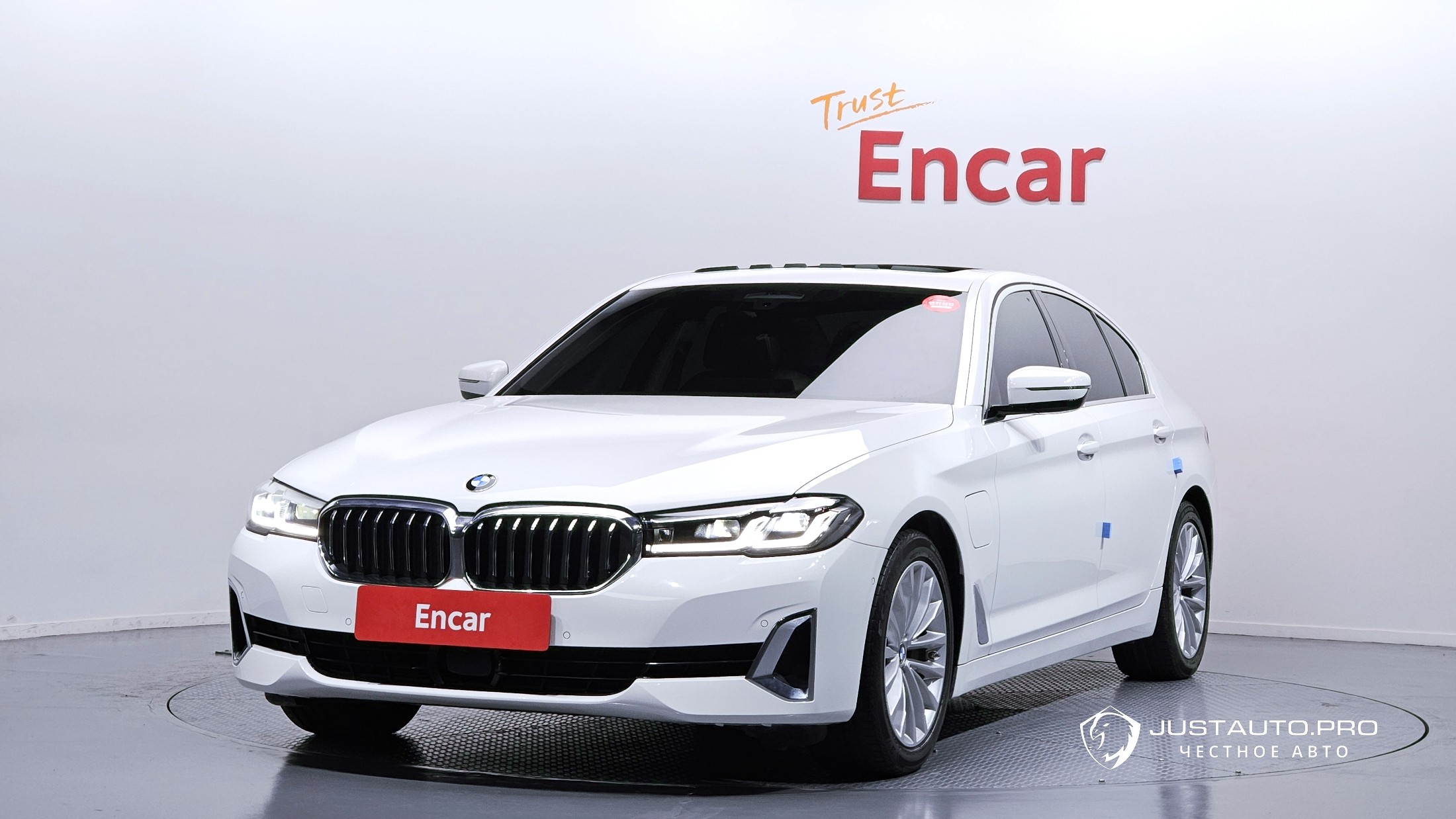 Автомобиль BMW 5-Series