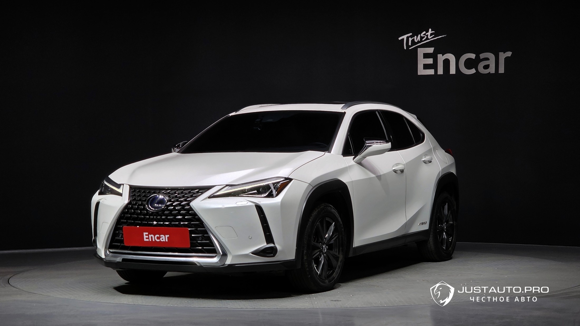 Автомобиль Lexus UX