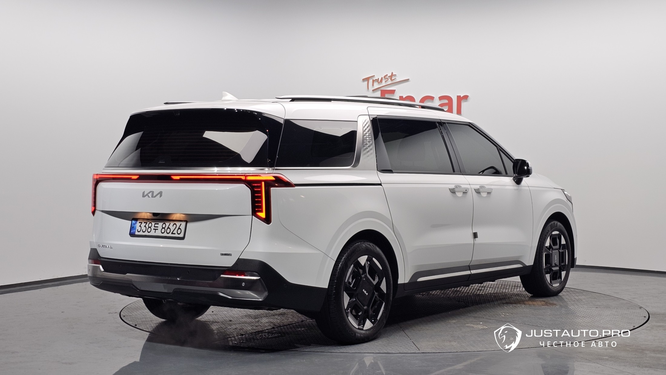 Автомобиль Kia Canival