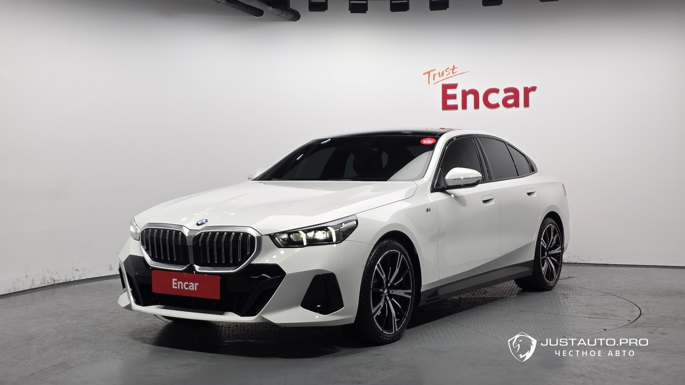 Автомобиль BMW 5-Series