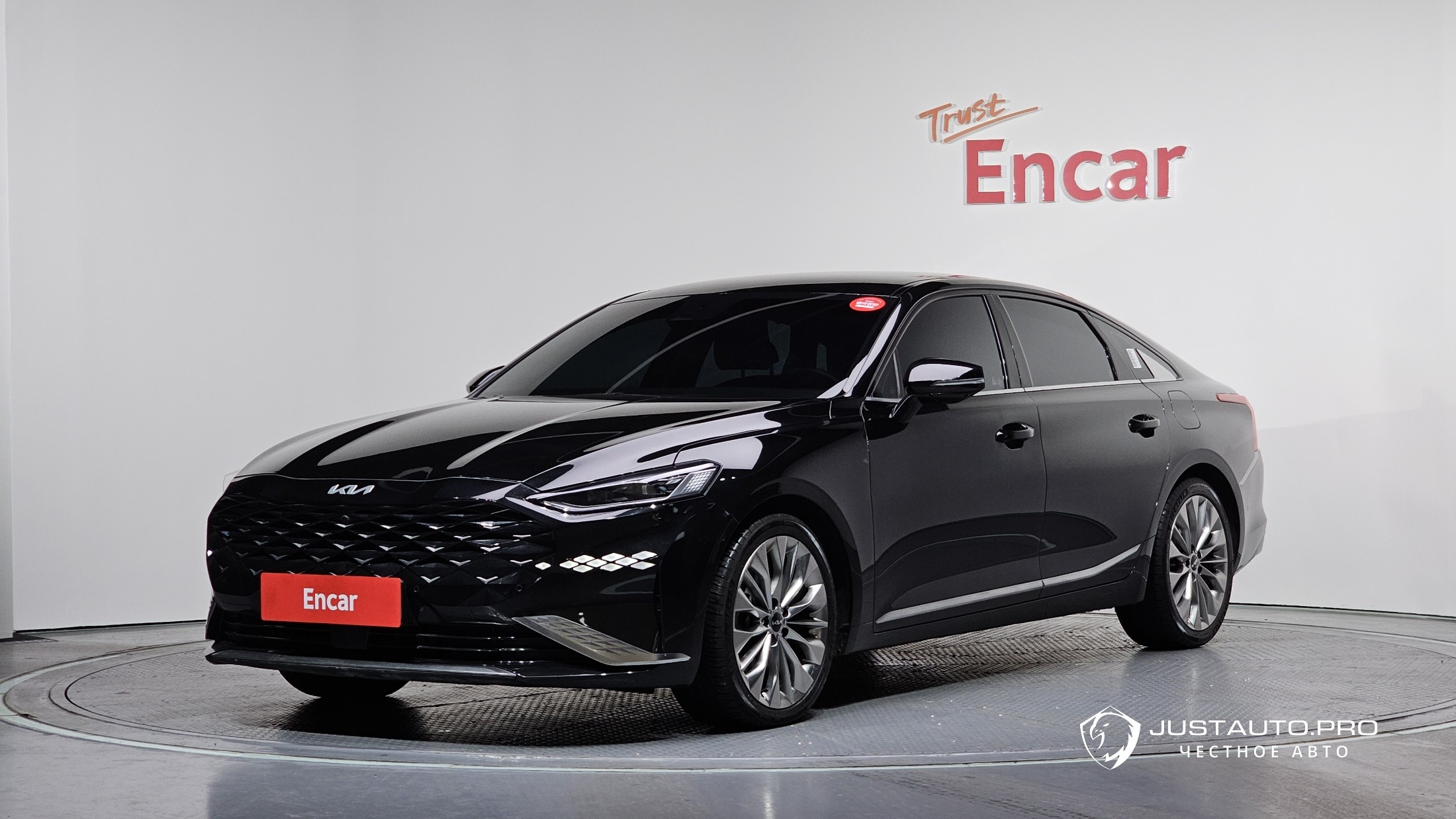 Автомобиль Kia K8