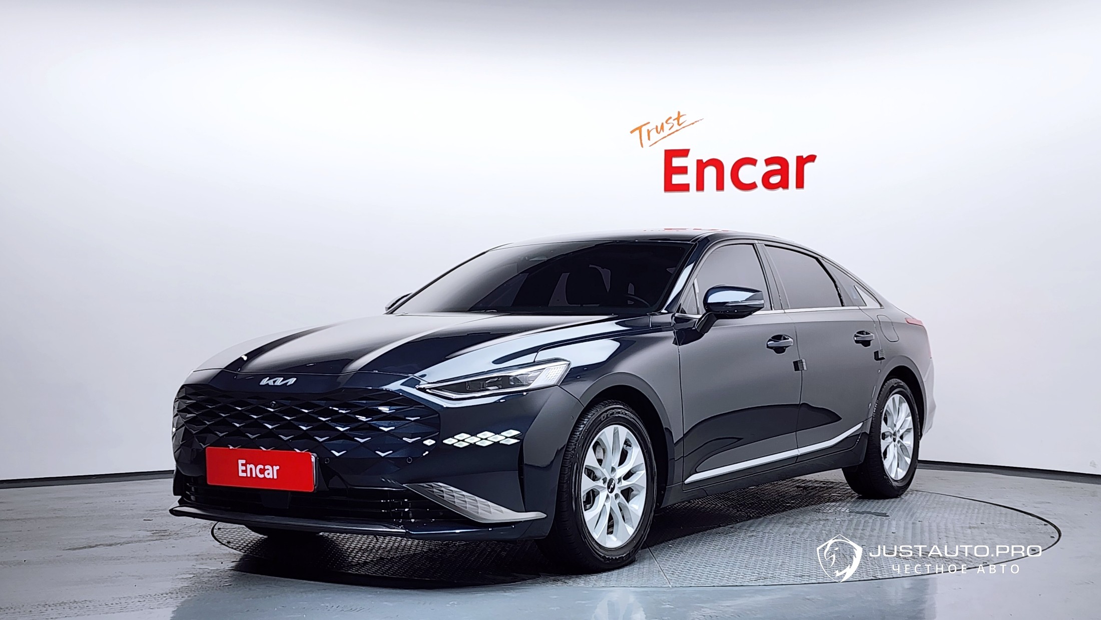 Автомобиль Kia K8