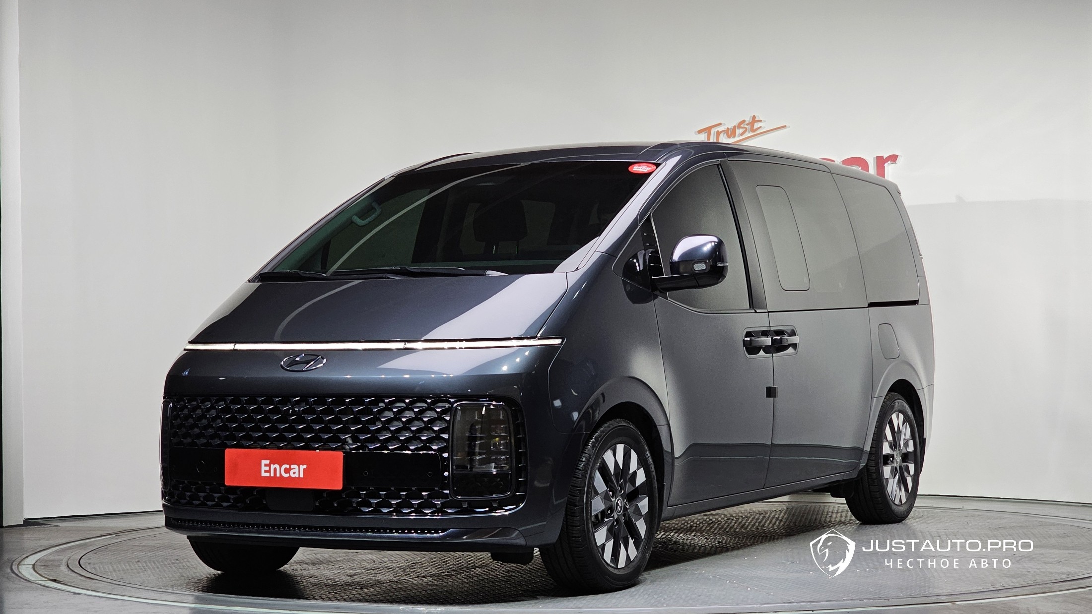 Автомобиль Hyundai Staria