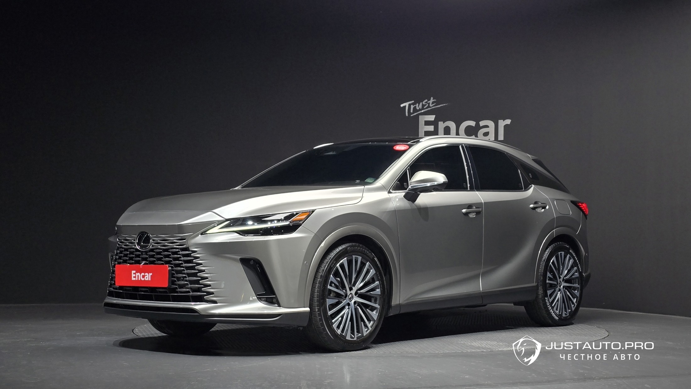 Автомобиль Lexus RX