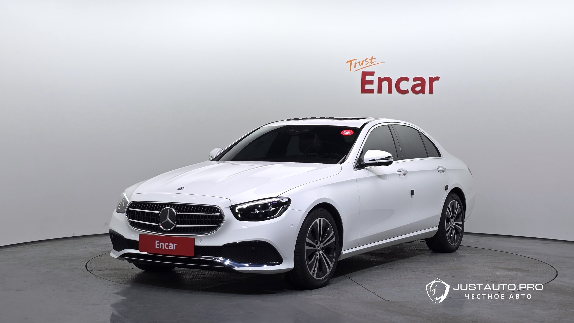 Автомобиль Mercedes-Benz E-Class