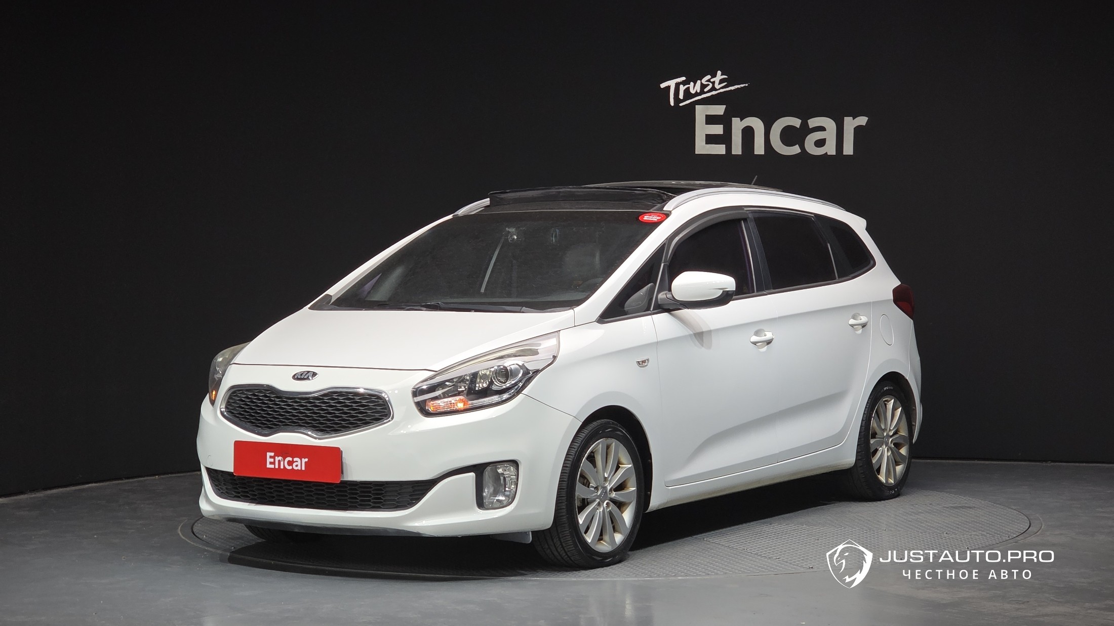Автомобиль Kia Carens