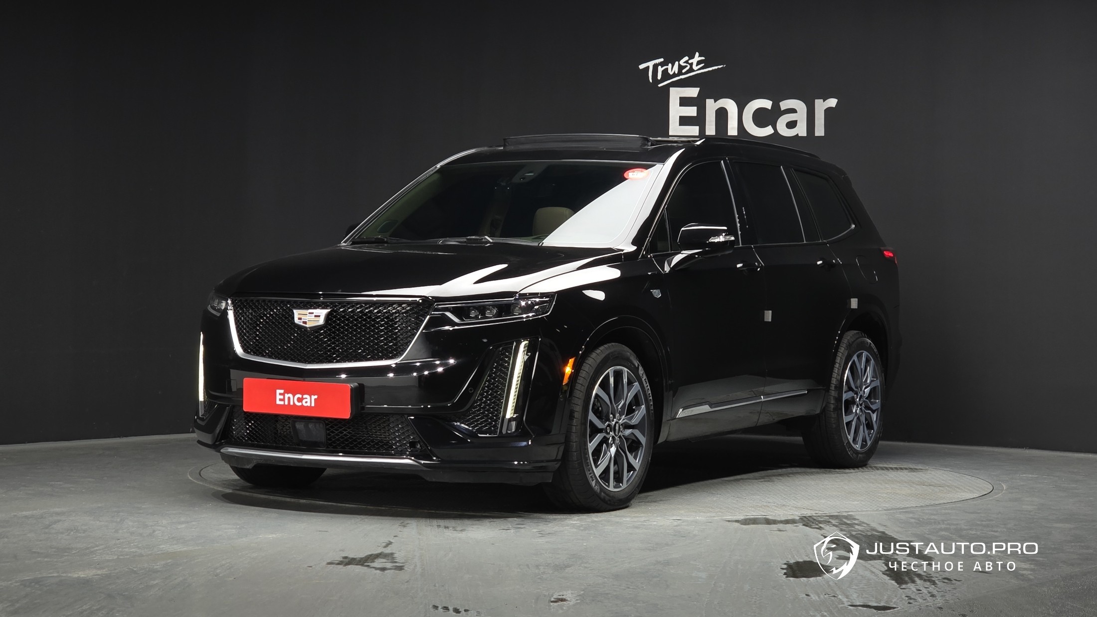 Автомобиль Cadillac XT6