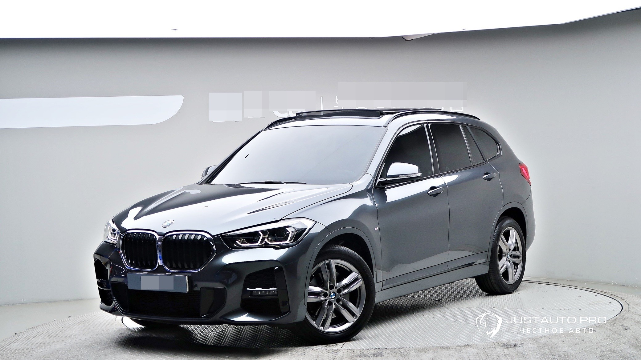 Автомобиль BMW X1