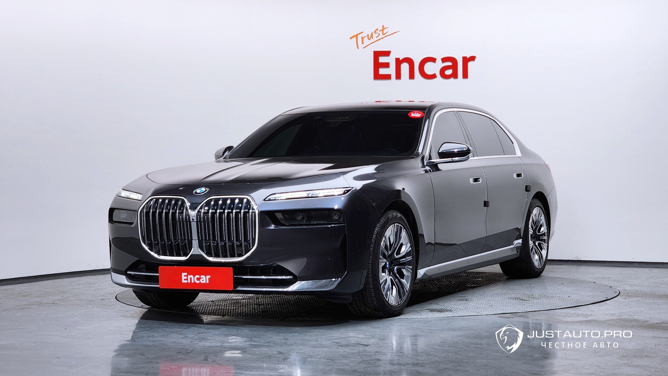 Автомобиль BMW 7-Series