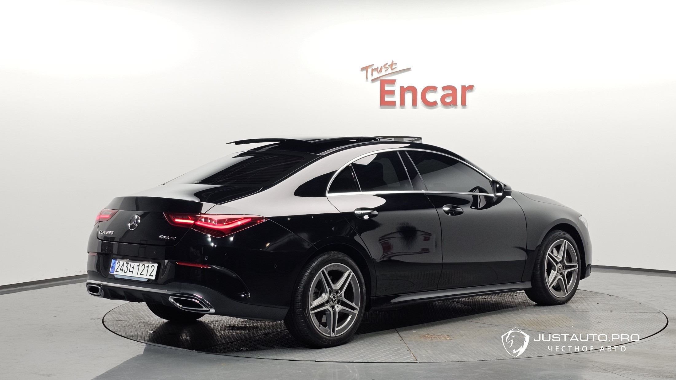 Автомобиль Mercedes-Benz CLA-Class