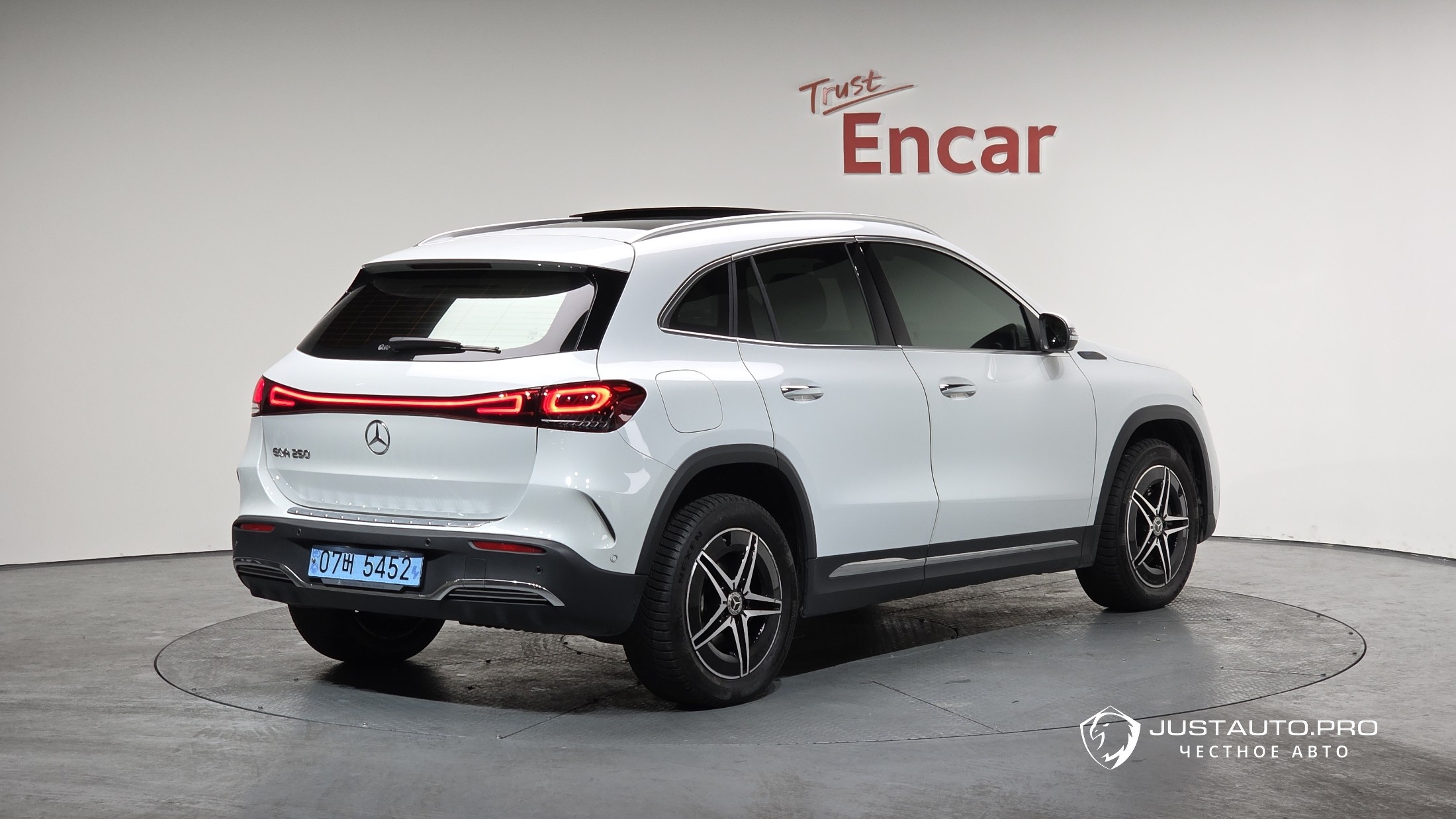 Автомобиль Mercedes-Benz EQA