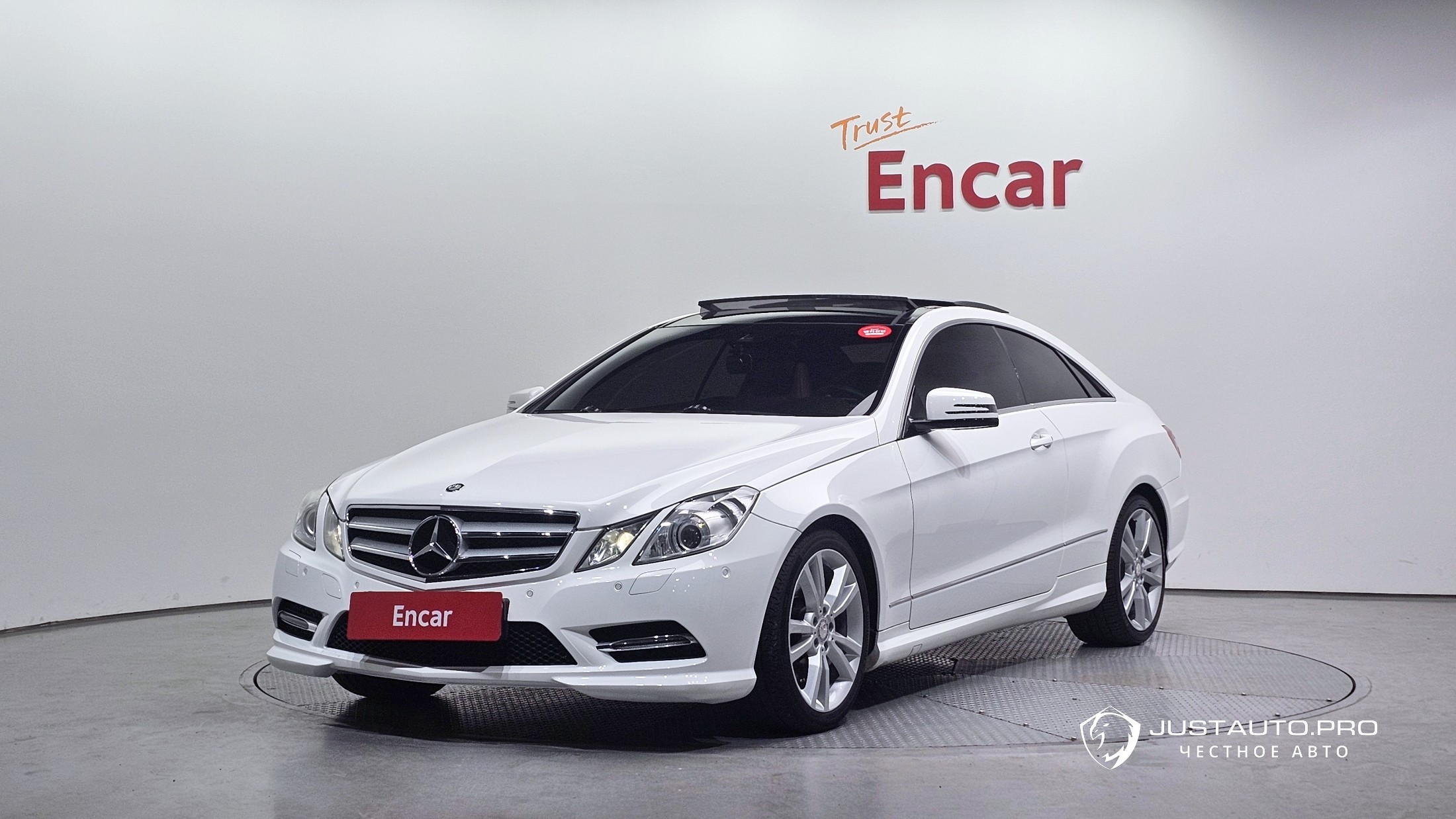 Автомобиль Mercedes-Benz E-Class