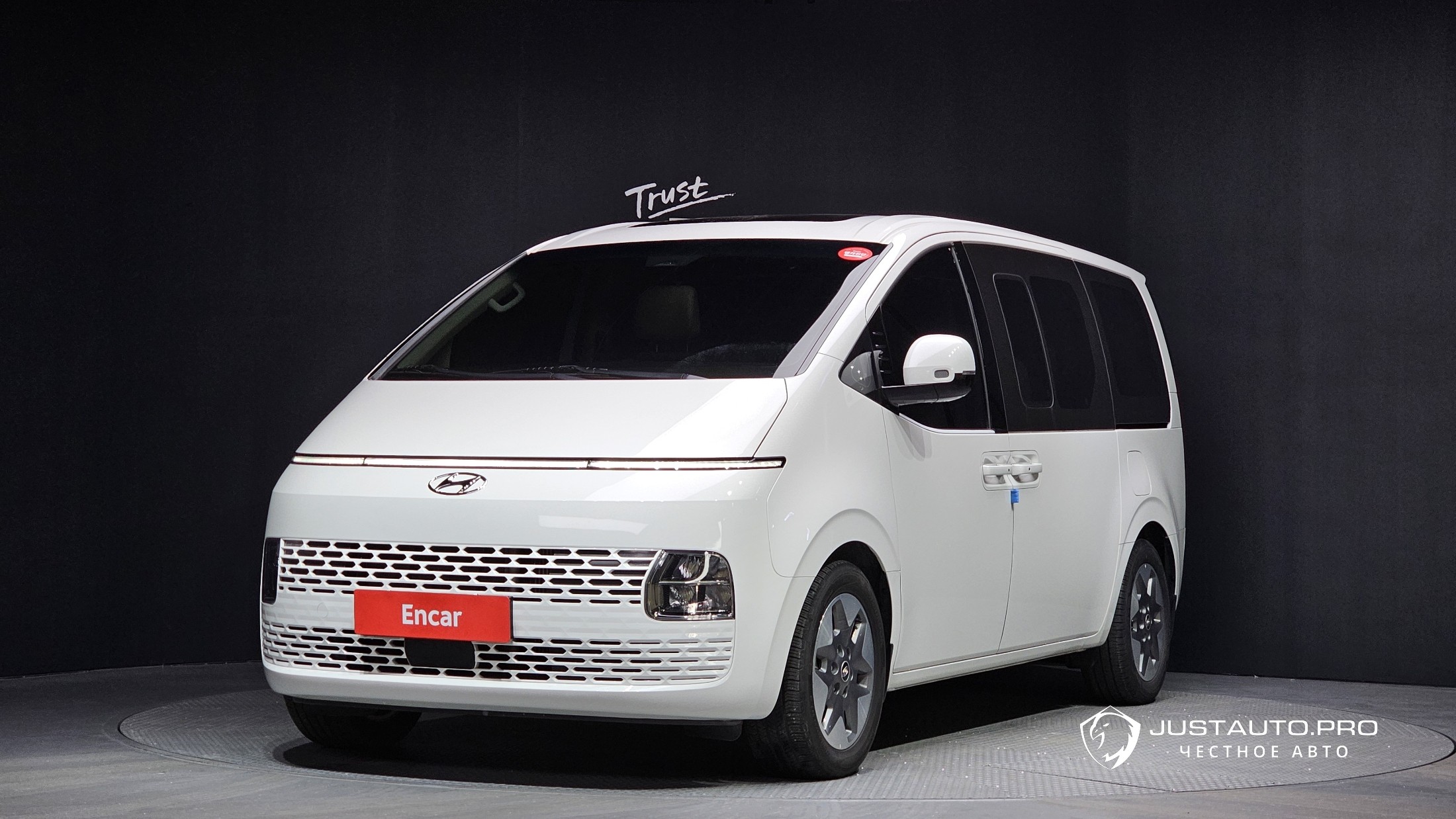 Автомобиль Hyundai Staria
