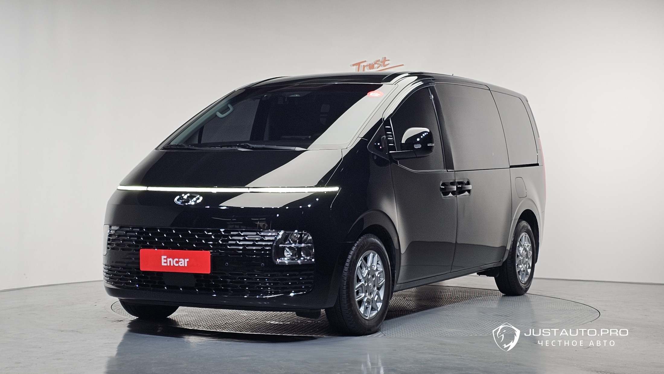 Автомобиль Hyundai Staria