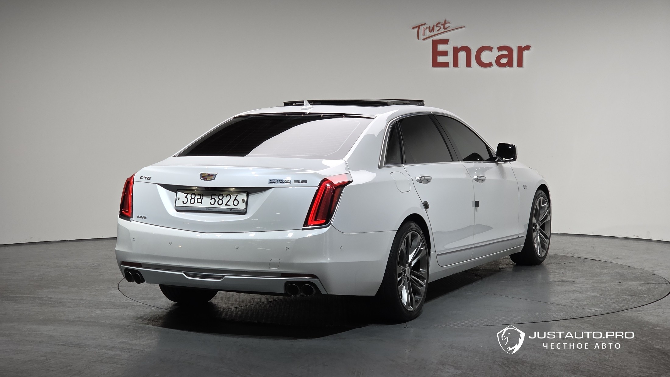 Автомобиль Cadillac CT6