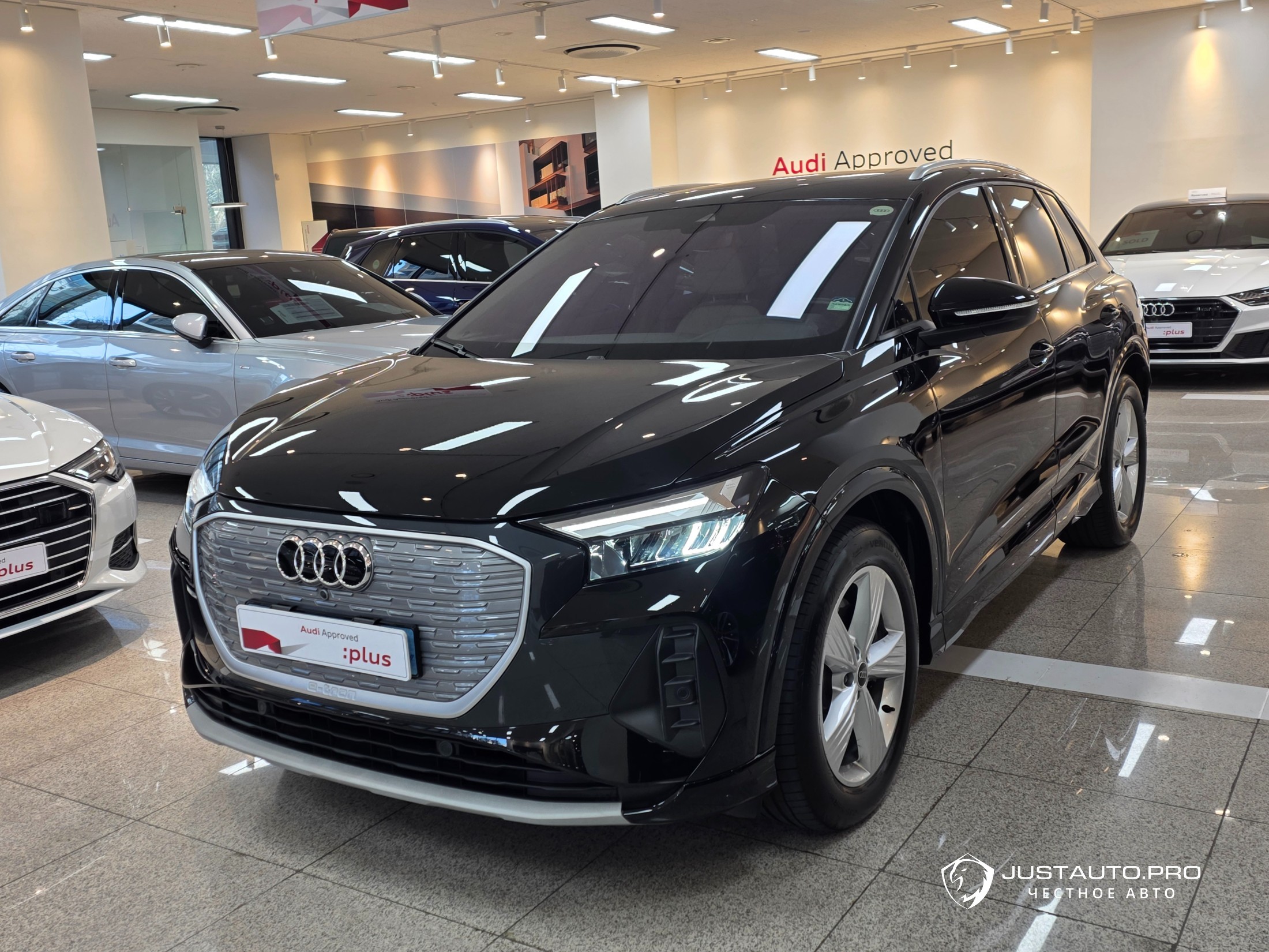 Автомобиль Audi Q4 e-tron