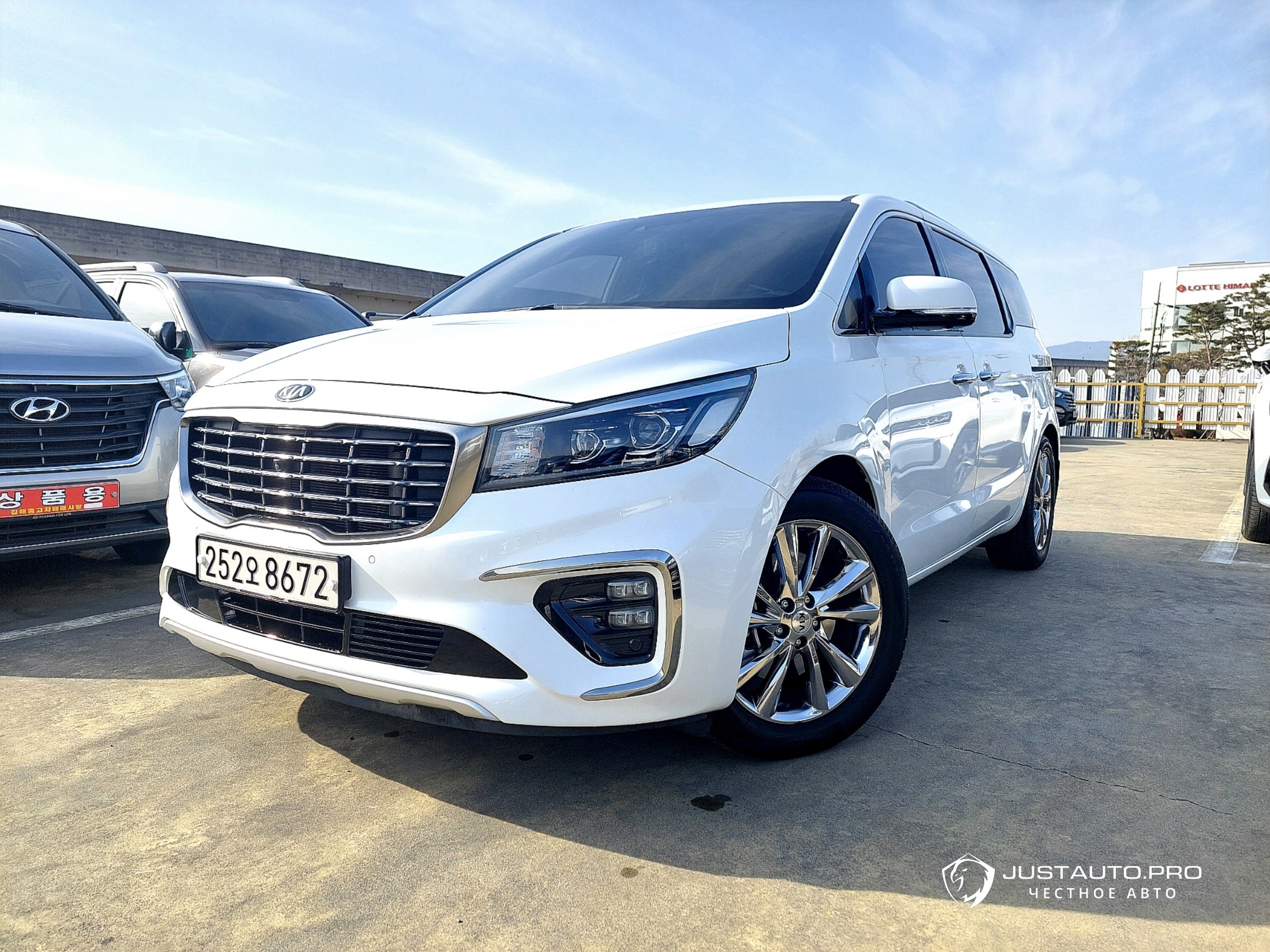 Автомобиль Kia Canival