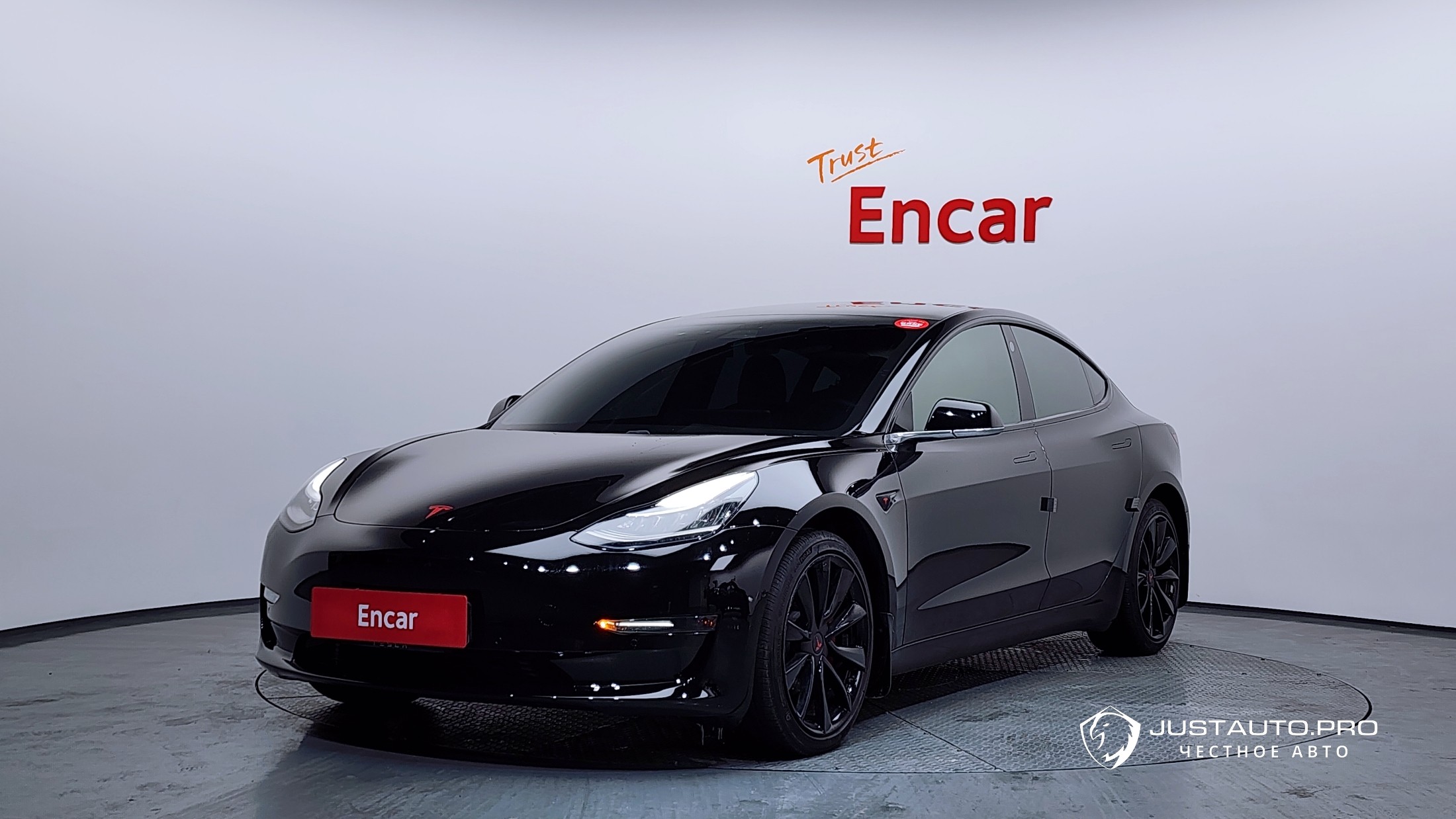 Автомобиль Tesla Model 3