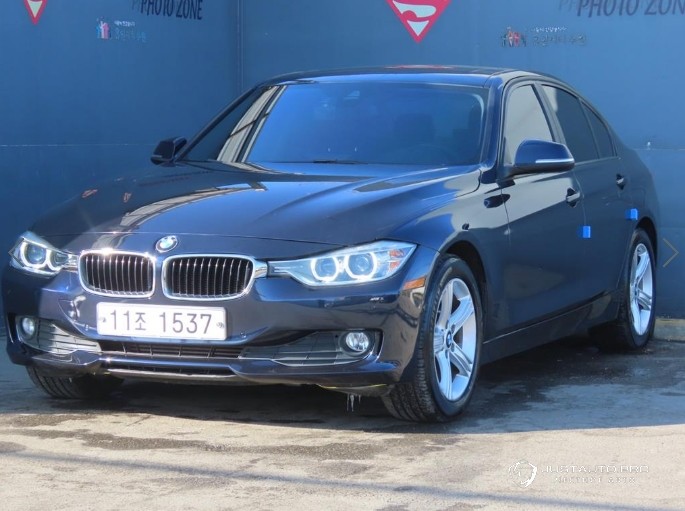 Автомобиль BMW 3-Series