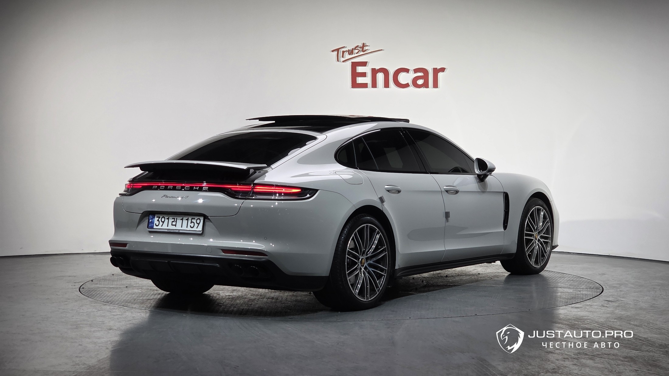 Автомобиль Porsche Panamera