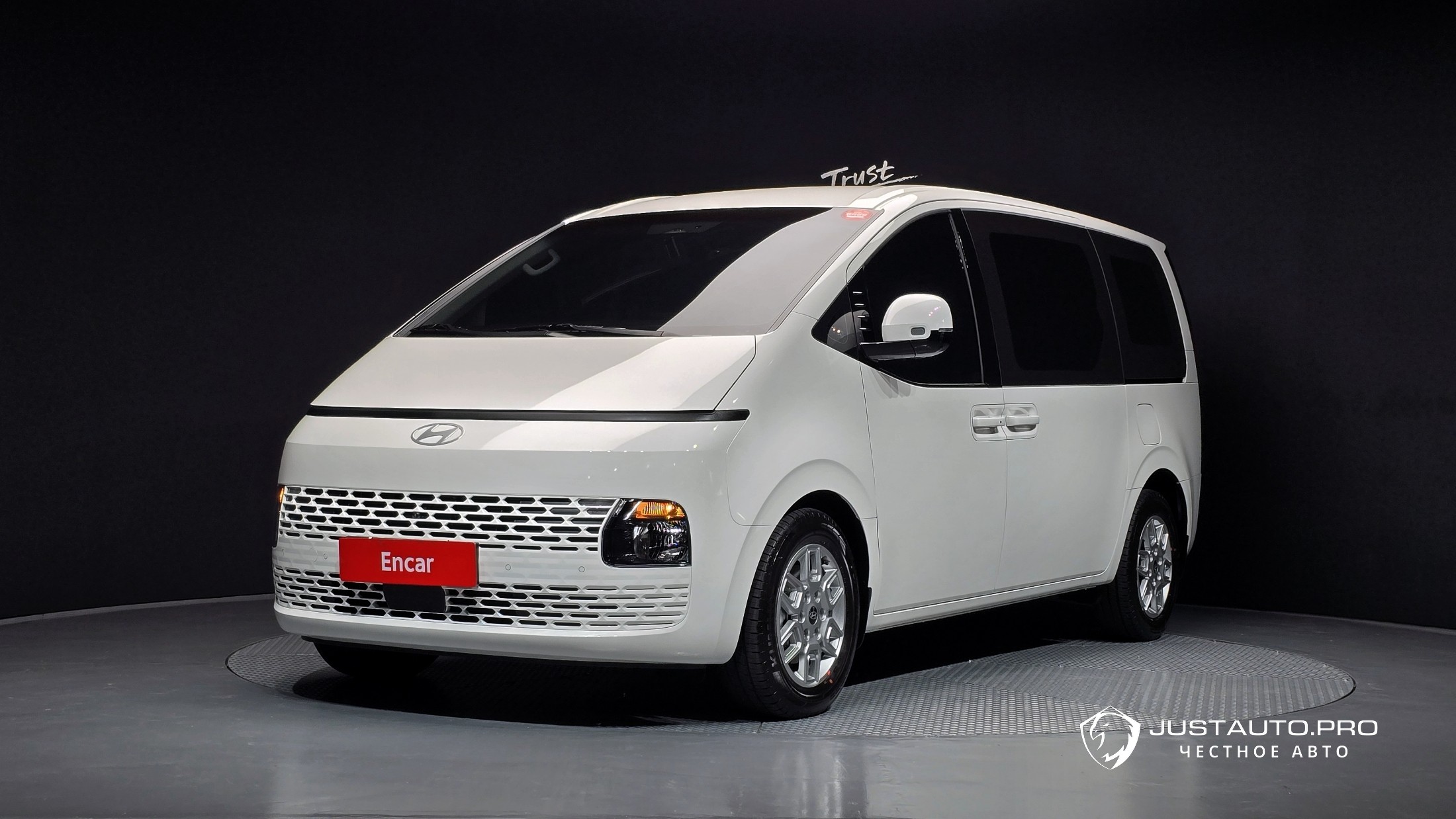 Автомобиль Hyundai Staria