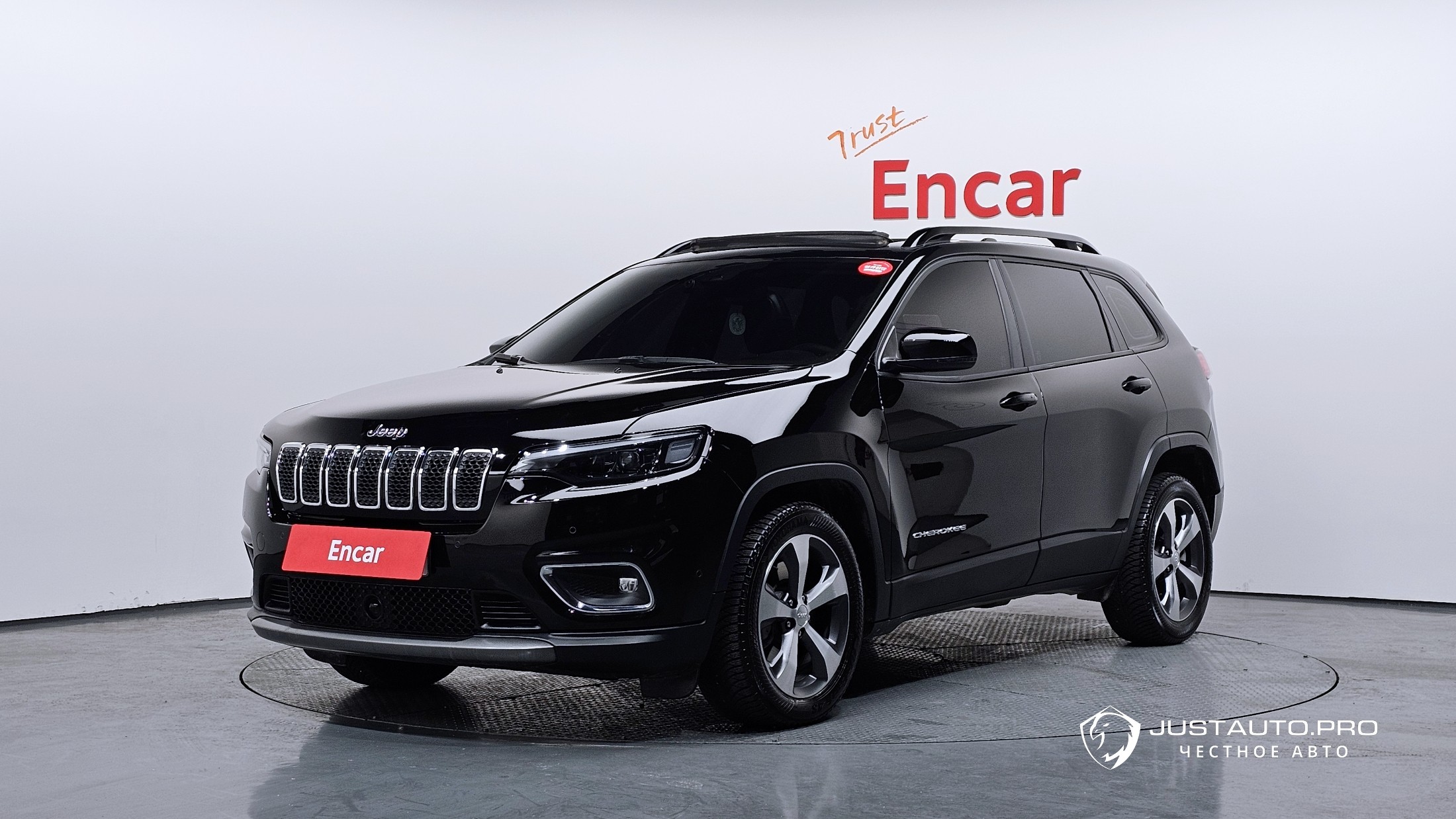 Автомобиль Jeep Cherokee