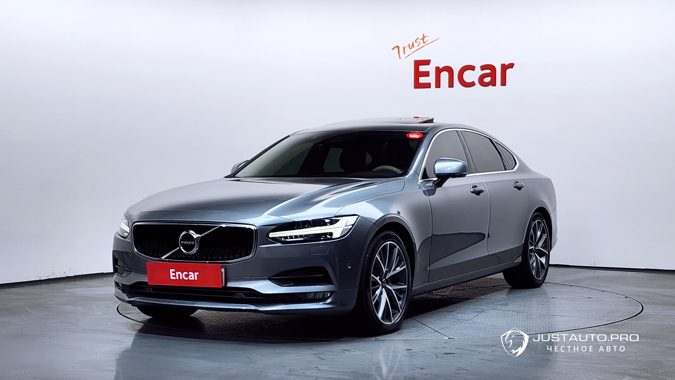 Автомобиль Volvo S90
