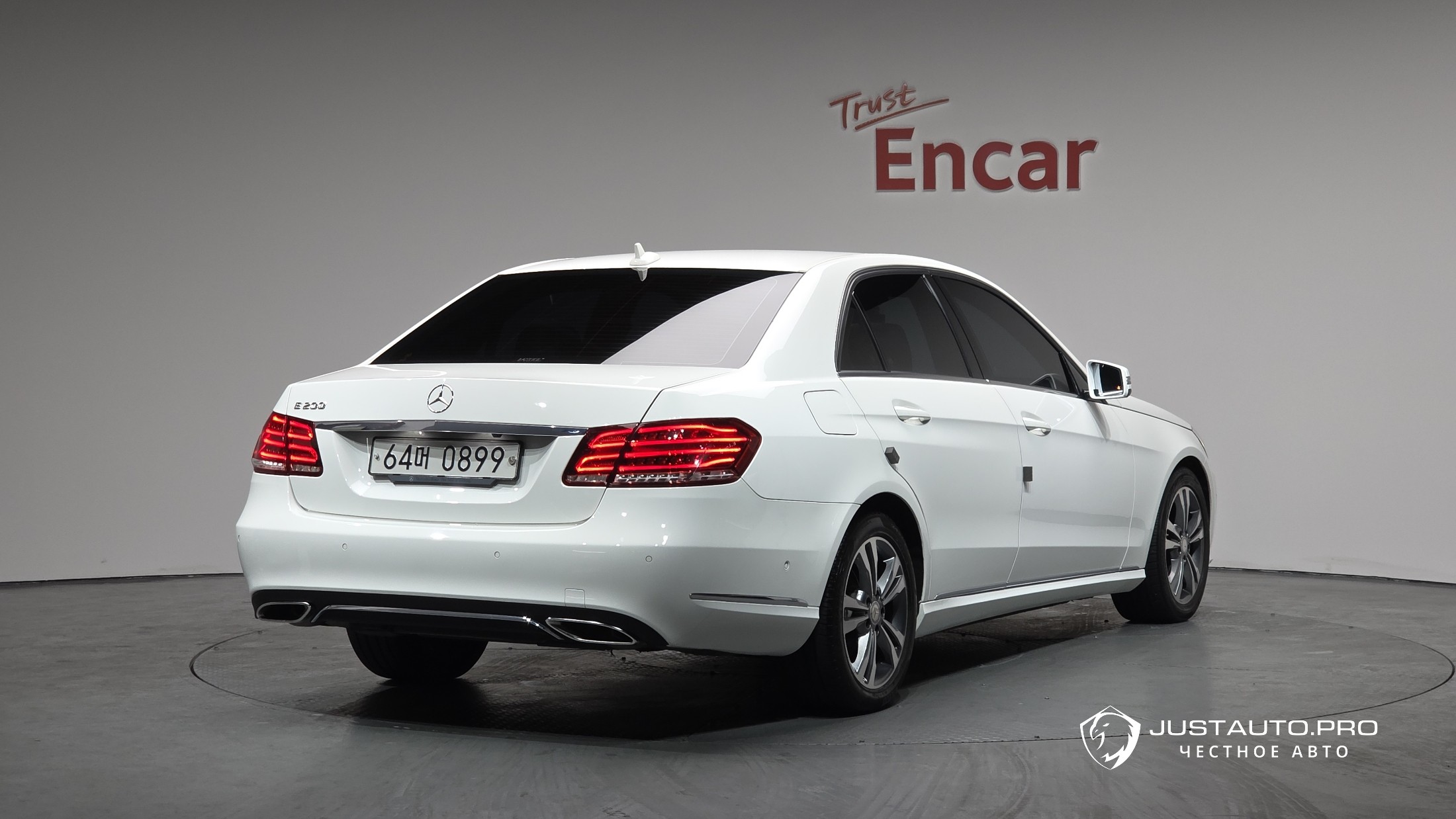 Автомобиль Mercedes-Benz E-Class
