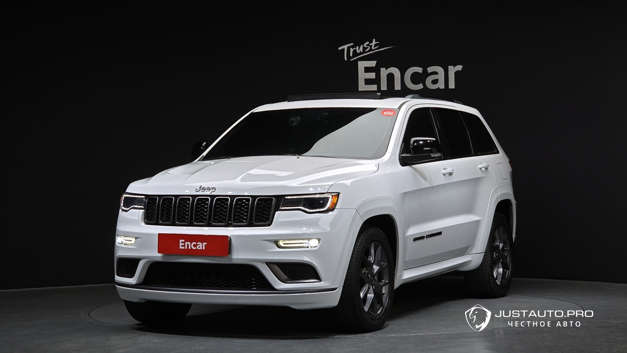 Автомобиль Jeep Cherokee