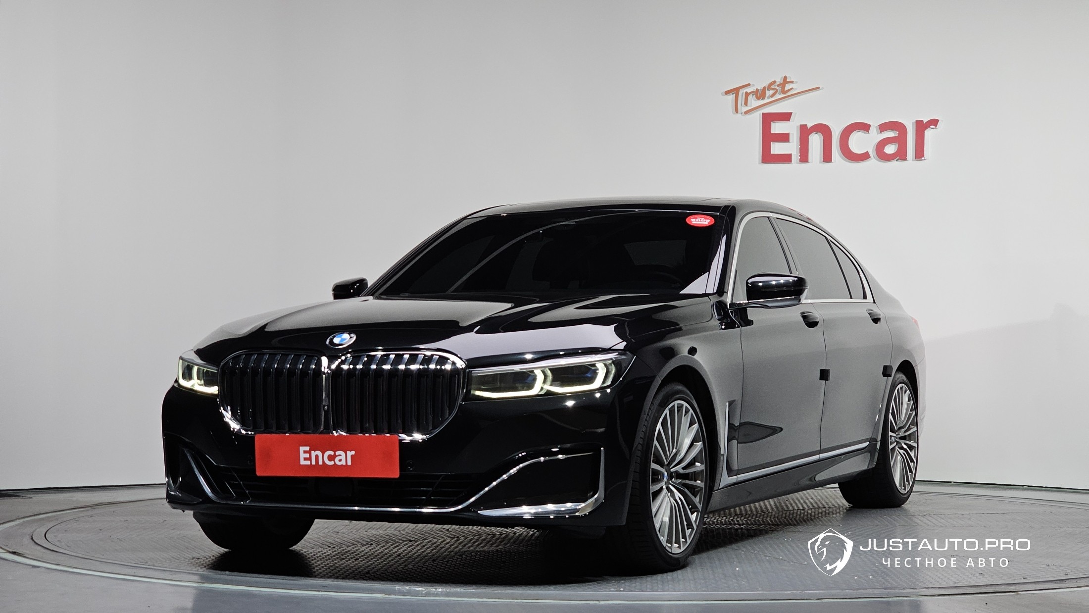 Автомобиль BMW 7-Series