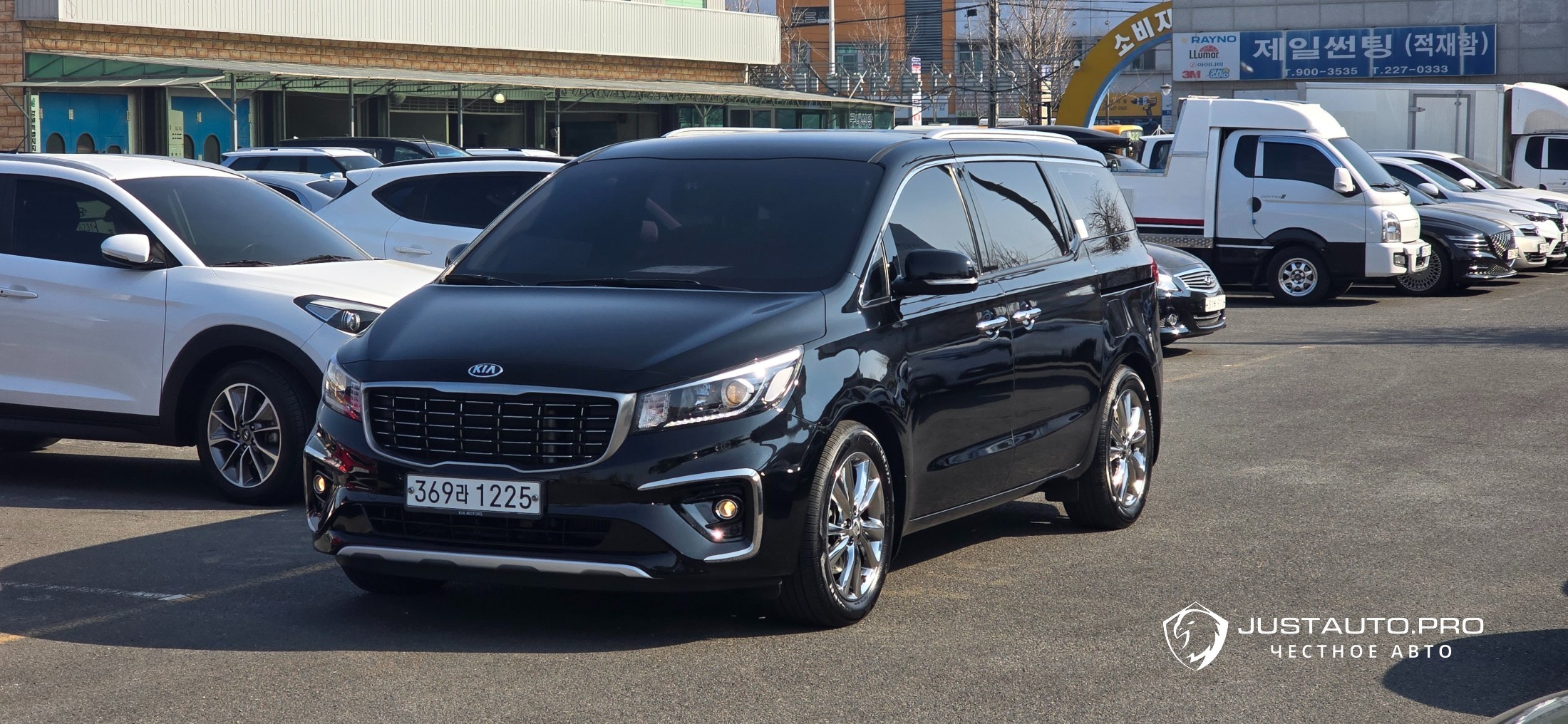 Автомобиль Kia Canival