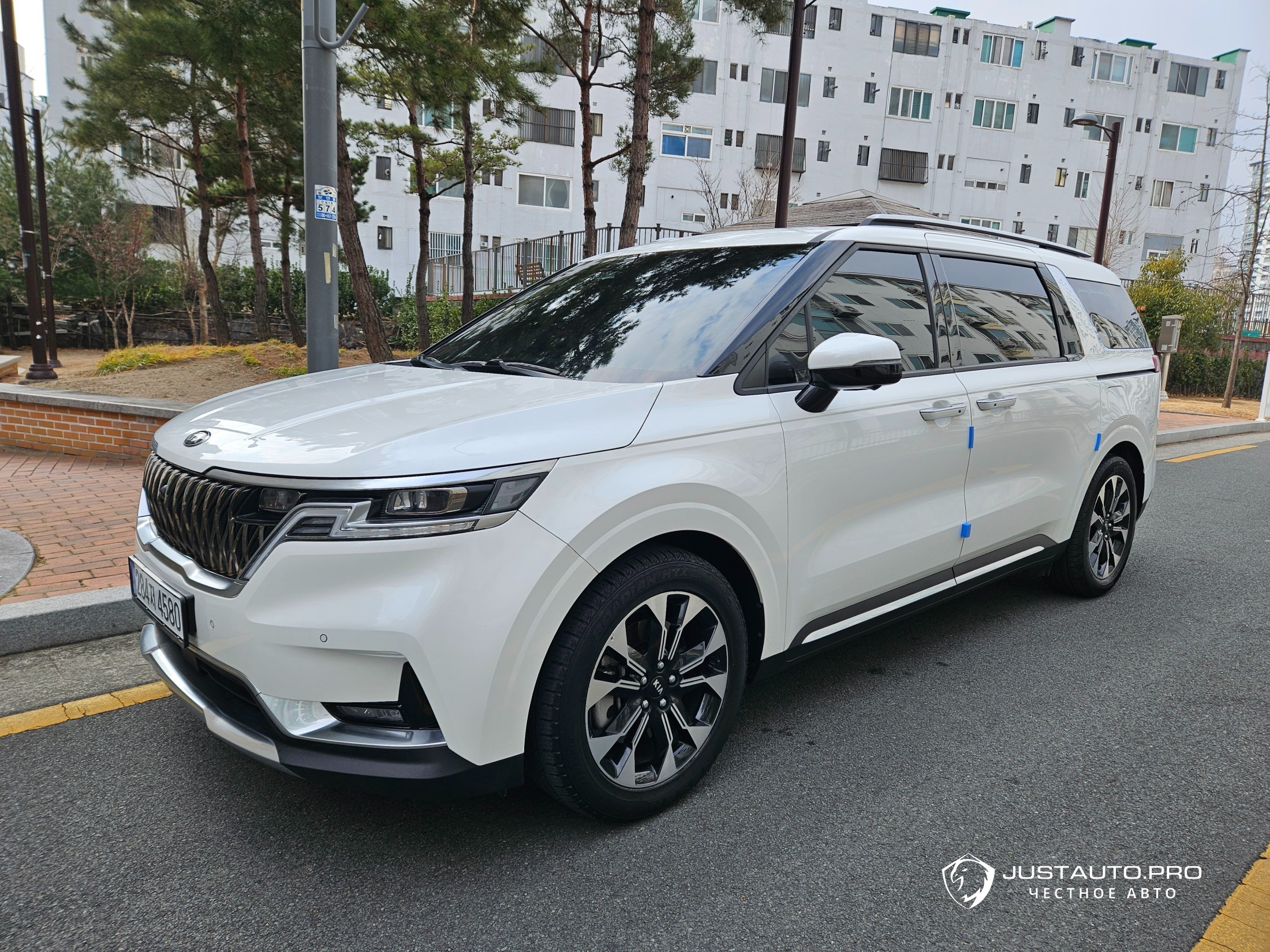 Автомобиль Kia Canival