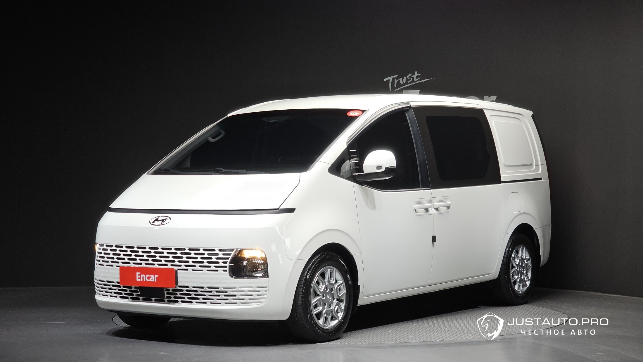 Автомобиль Hyundai Staria