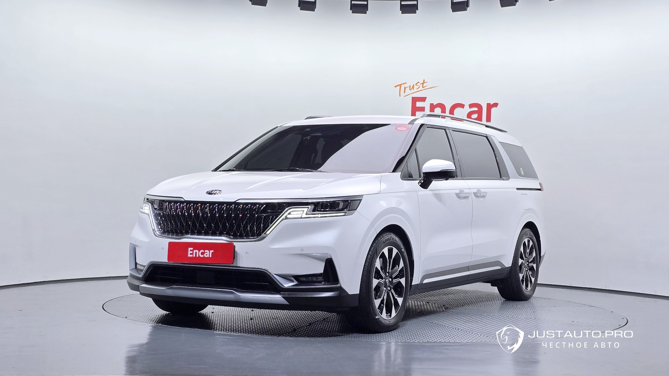 Автомобиль Kia Canival