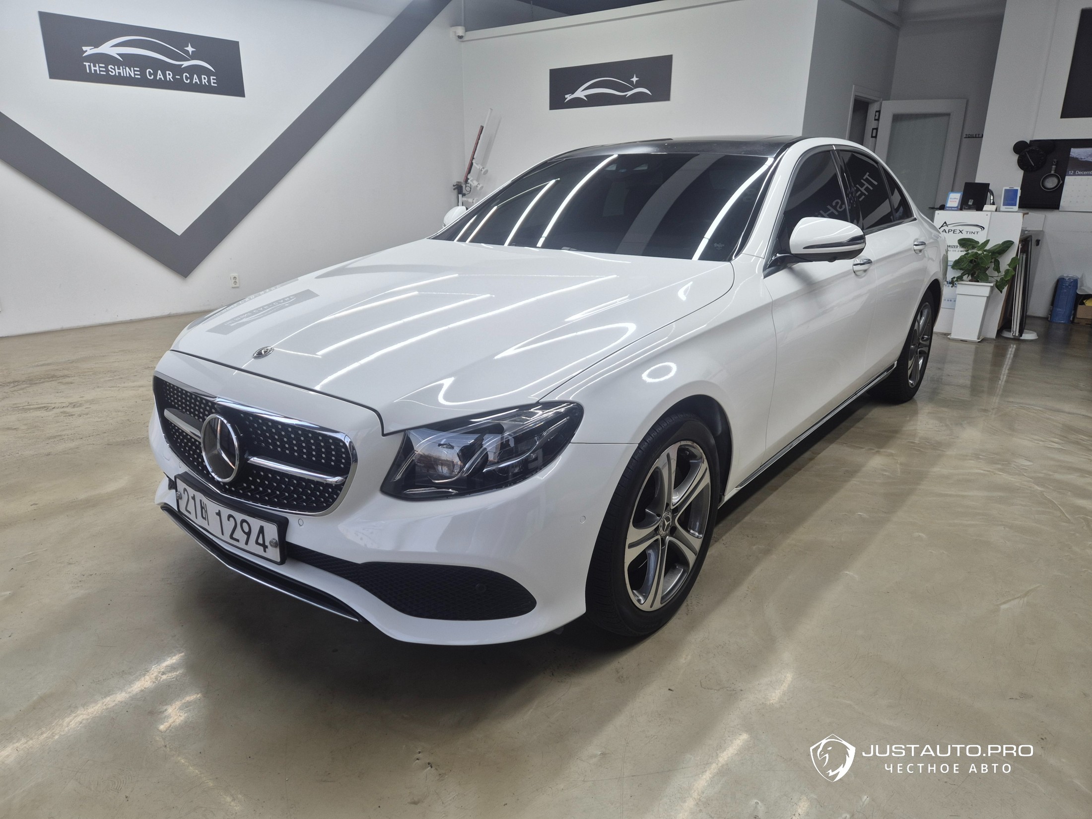 Автомобиль Mercedes-Benz E-Class